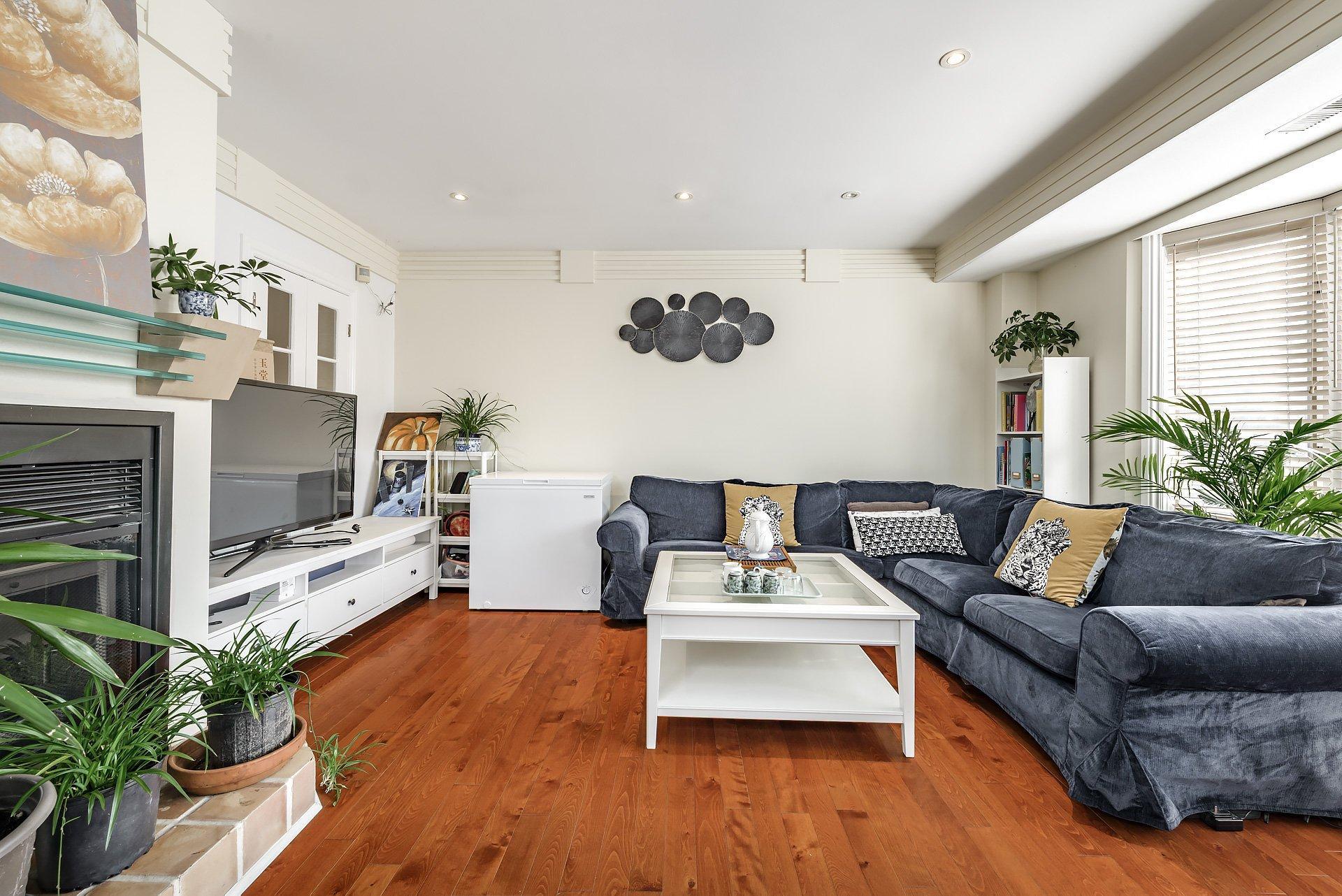 









5011


Ch. Mira

,
Montréal (Côte-des-Neiges/Notre-Dame-de-Grâce),




QC
H3W2B9

