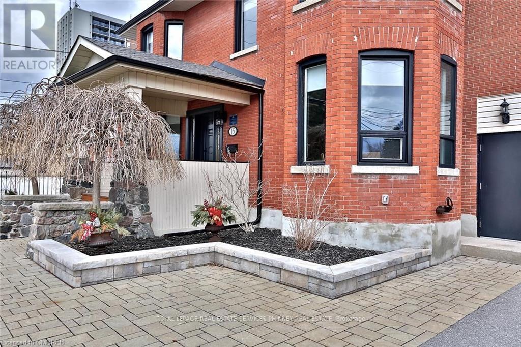 












15 MISSISSAUGA ROAD S

,
Mississauga,




Ontario
L5H2H5

