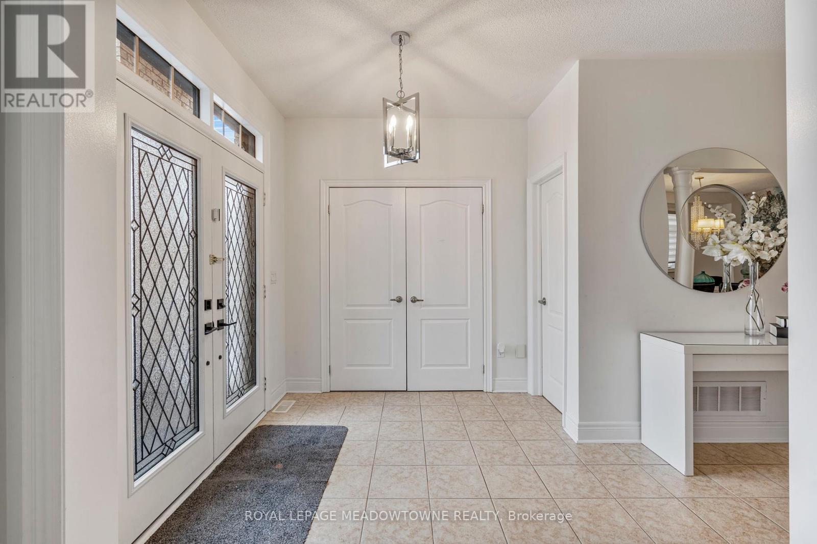 












33 NOVA SCOTIA ROAD

,
Brampton,




Ontario
L6Y5K6


