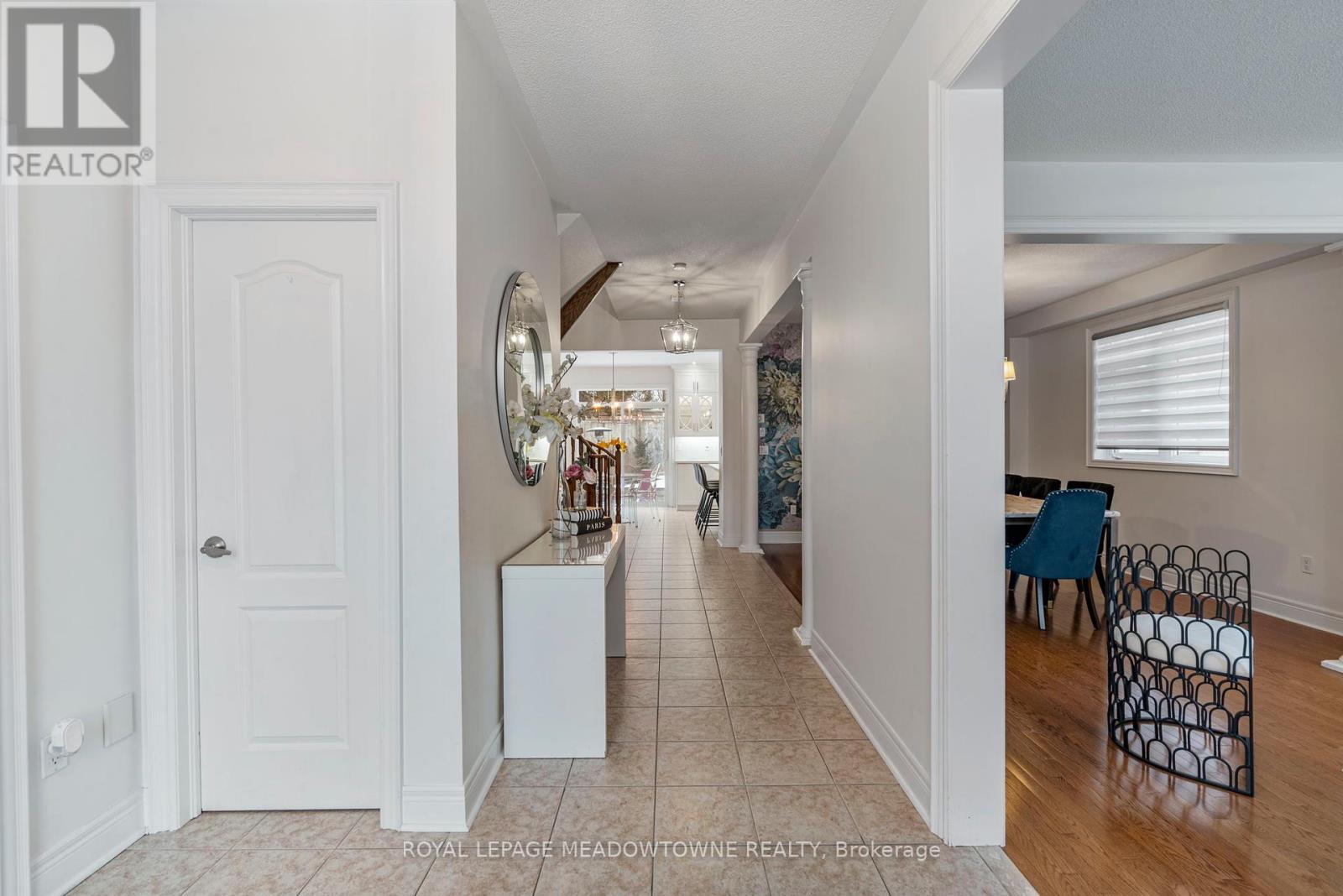 












33 NOVA SCOTIA ROAD

,
Brampton,




Ontario
L6Y5K6

