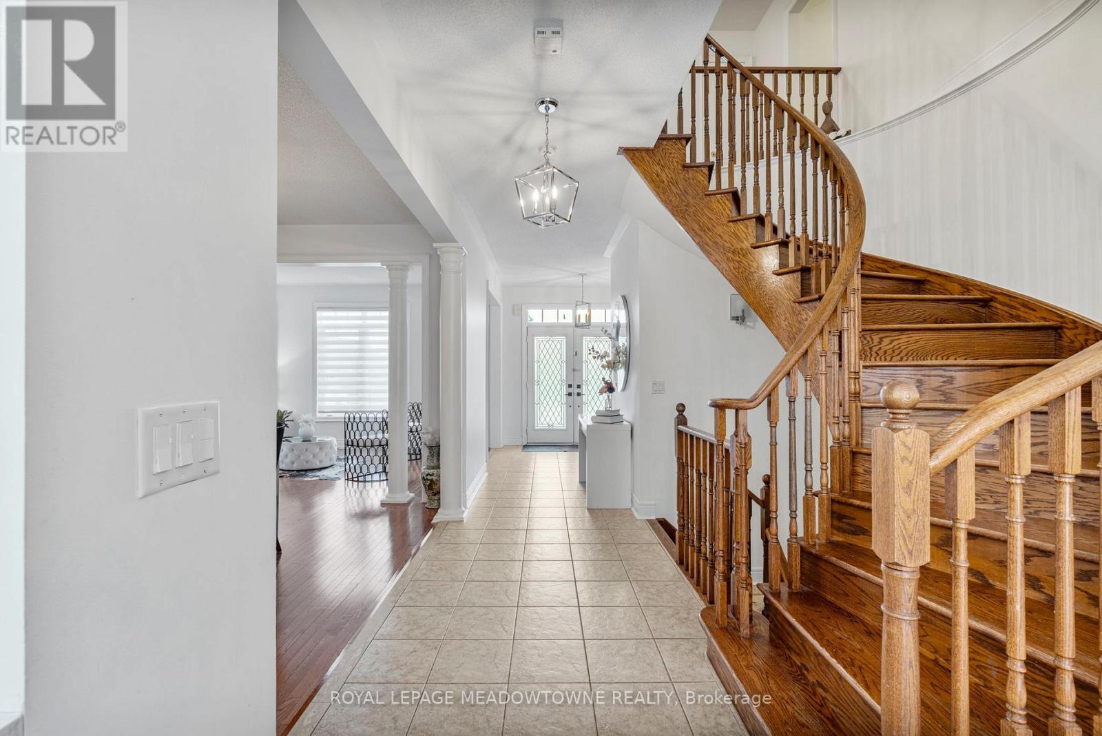 












33 NOVA SCOTIA ROAD

,
Brampton,




Ontario
L6Y5K6

