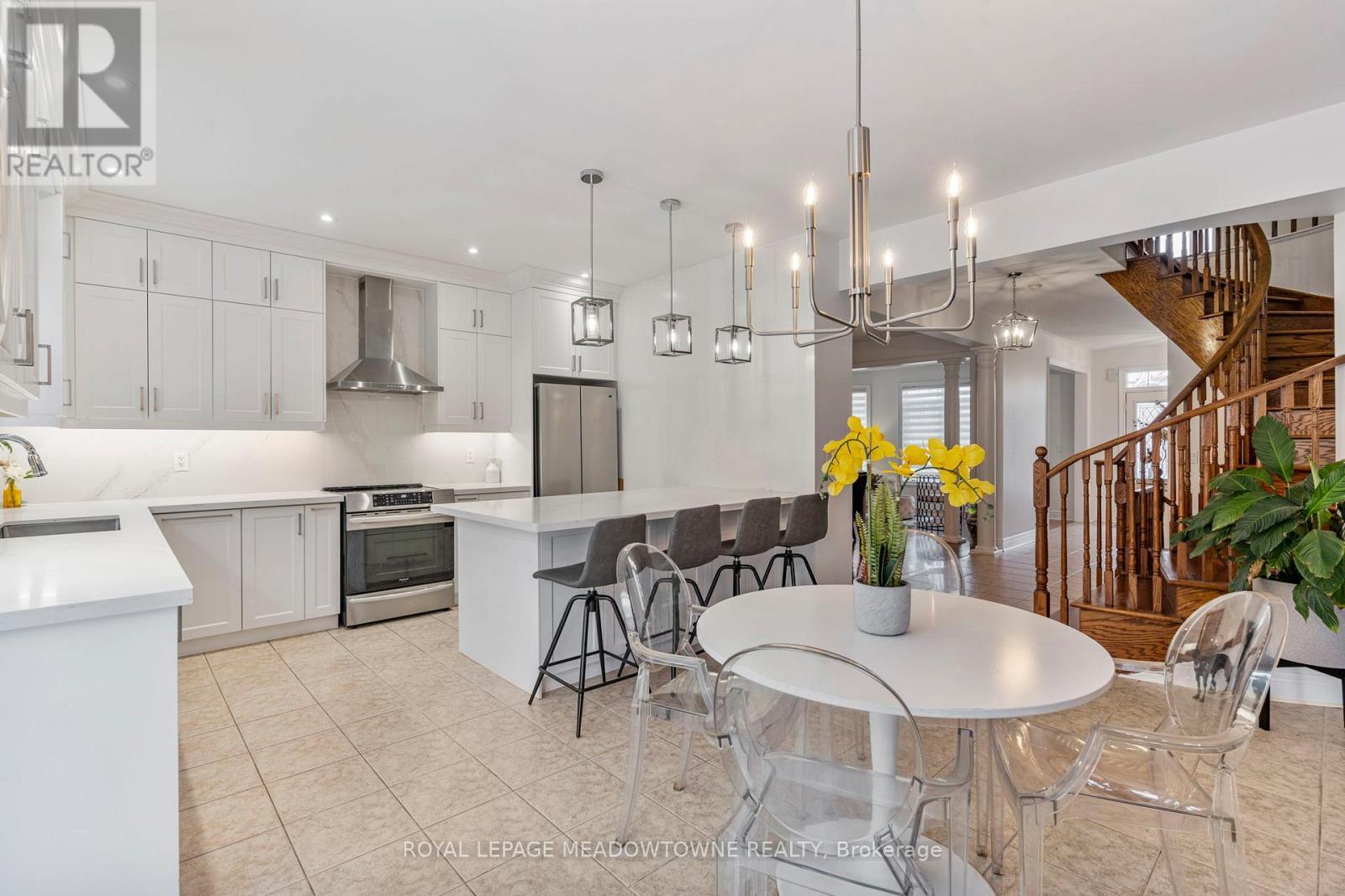 












33 NOVA SCOTIA ROAD

,
Brampton,




Ontario
L6Y5K6

