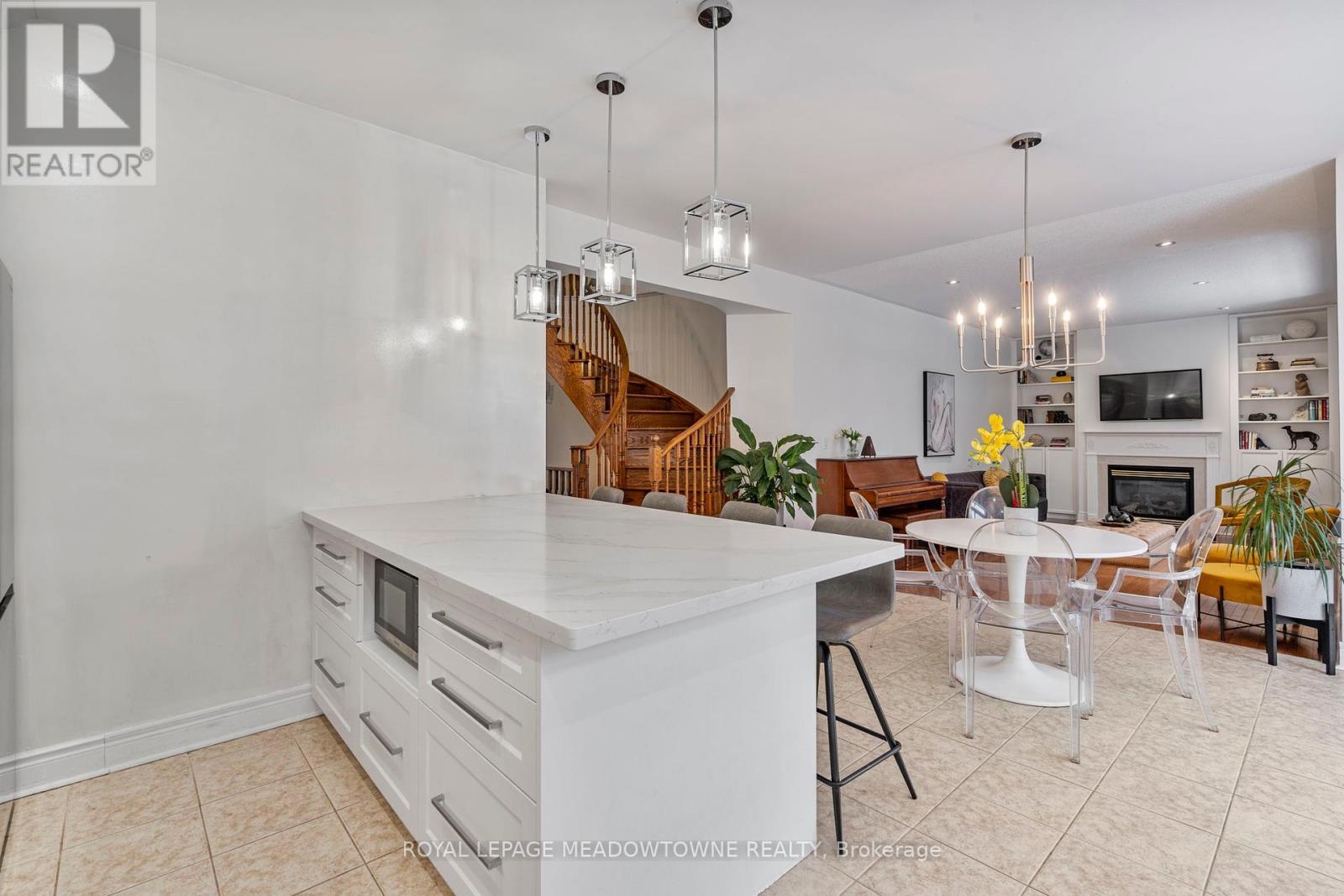 












33 NOVA SCOTIA ROAD

,
Brampton,




Ontario
L6Y5K6

