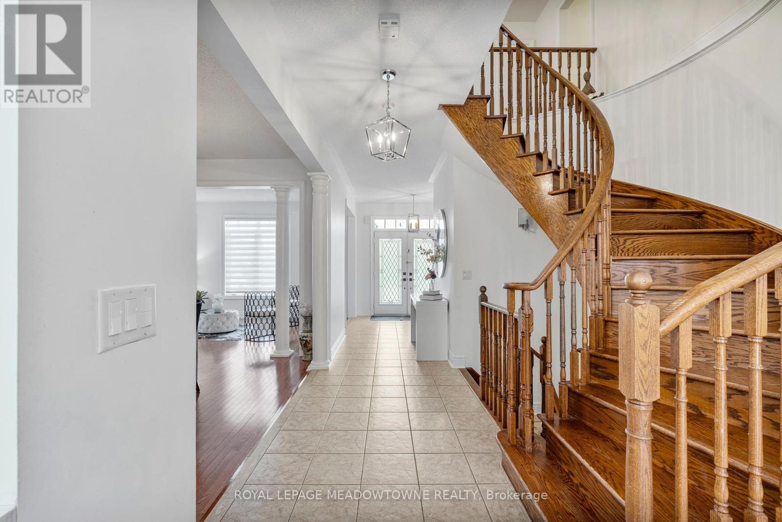 












33 NOVA SCOTIA ROAD

,
Brampton,




Ontario
L6Y5K6

