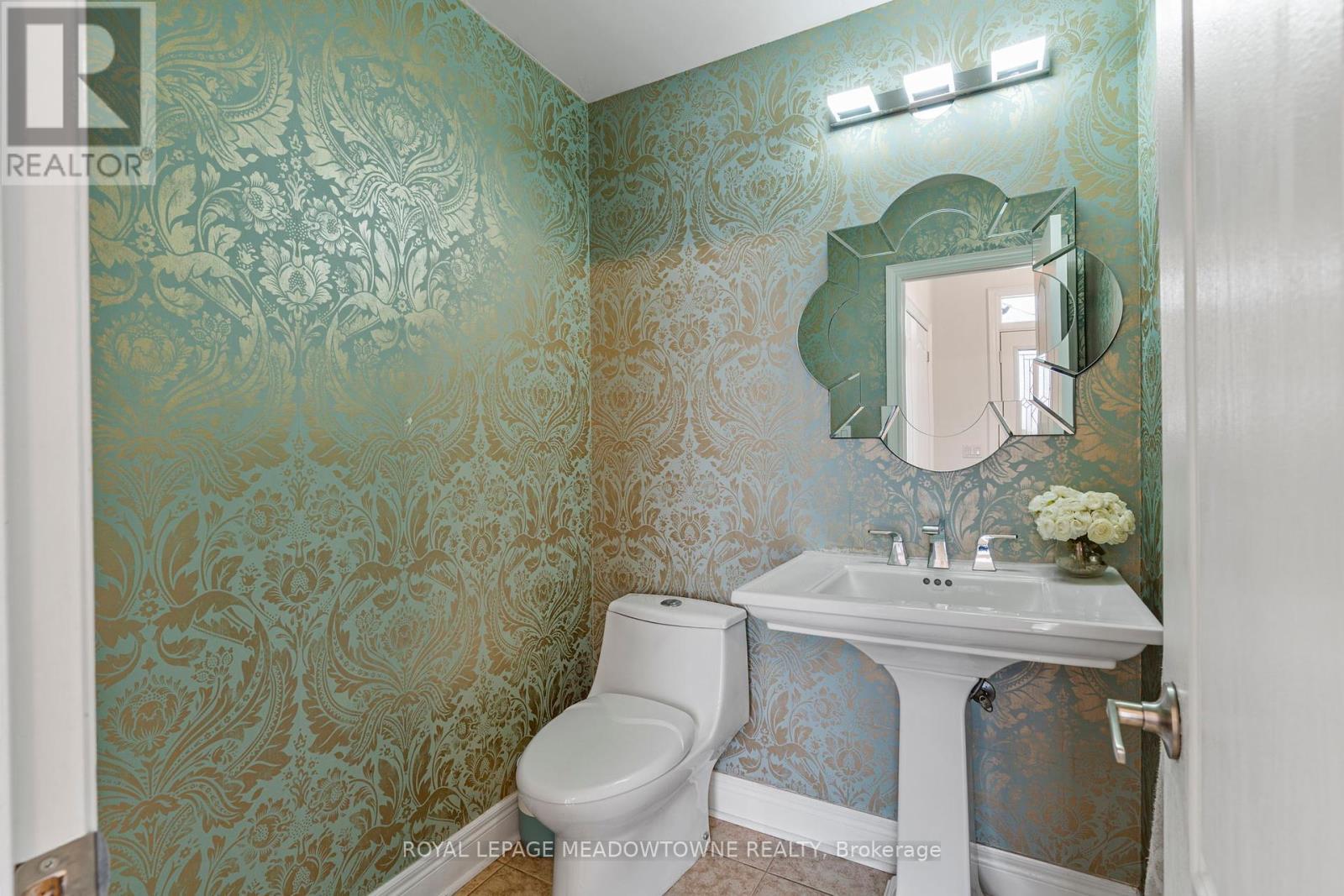 












33 NOVA SCOTIA ROAD

,
Brampton,




Ontario
L6Y5K6

