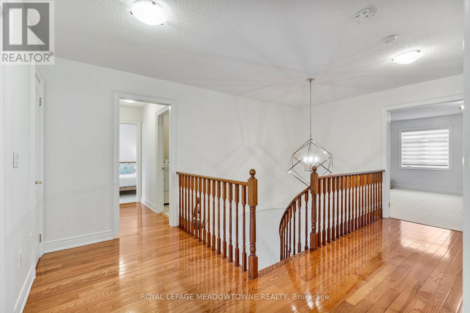 












33 NOVA SCOTIA ROAD

,
Brampton,




Ontario
L6Y5K6

