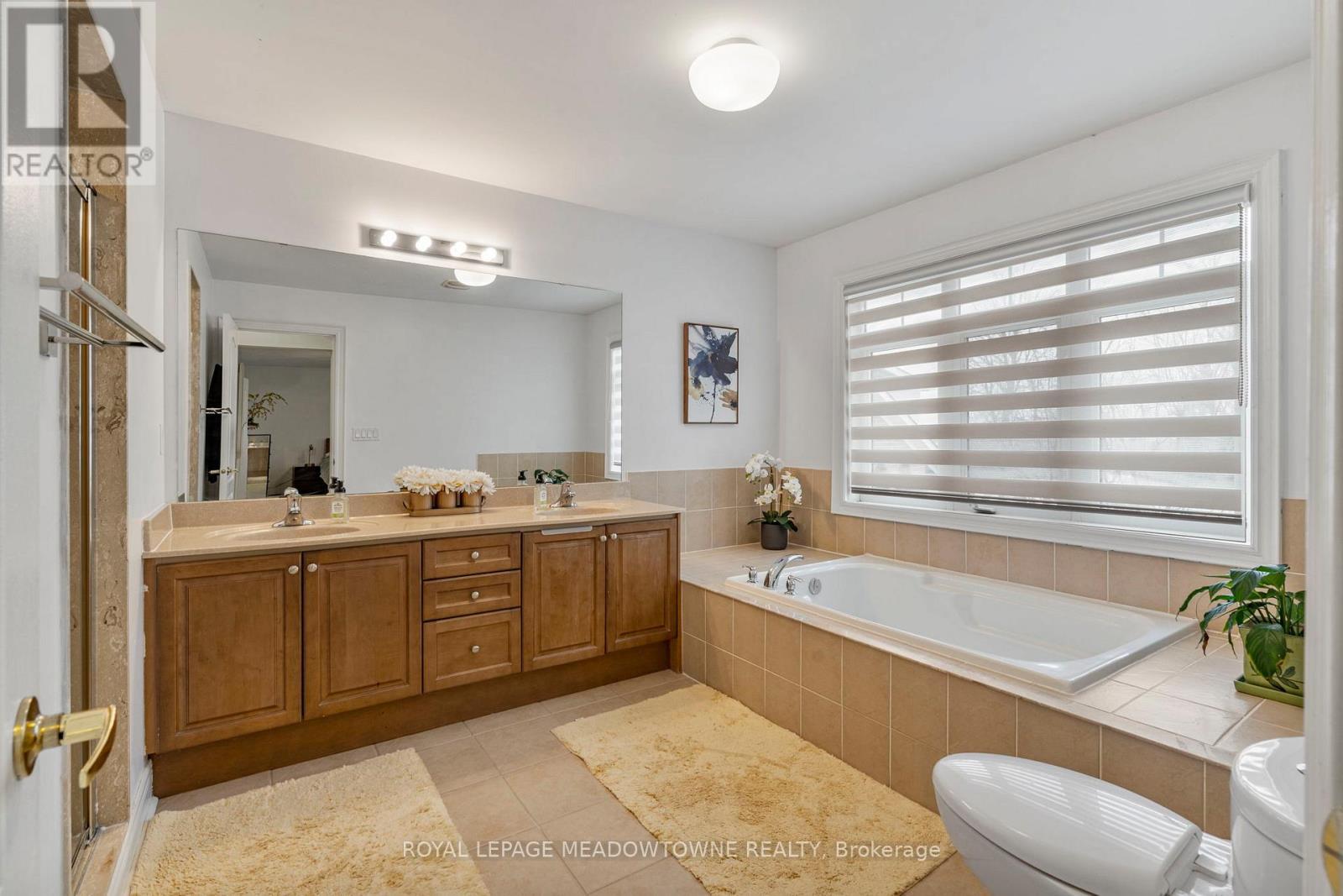 












33 NOVA SCOTIA ROAD

,
Brampton,




Ontario
L6Y5K6

