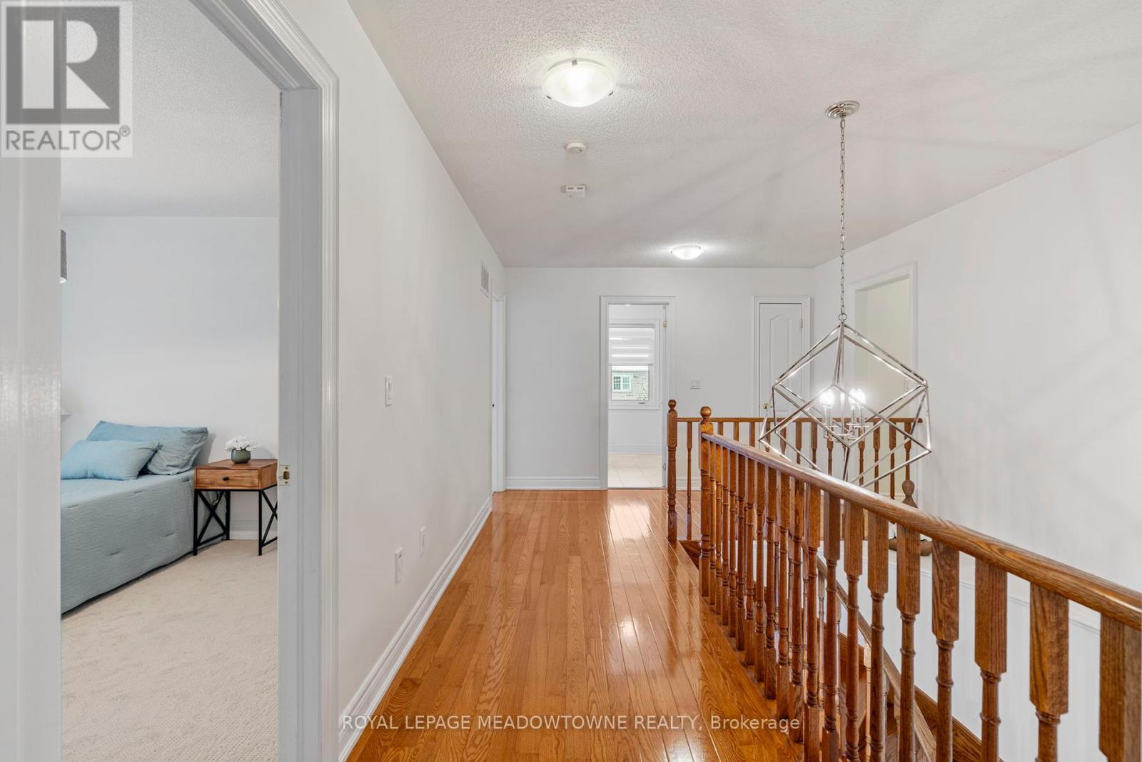 












33 NOVA SCOTIA ROAD

,
Brampton,




Ontario
L6Y5K6

