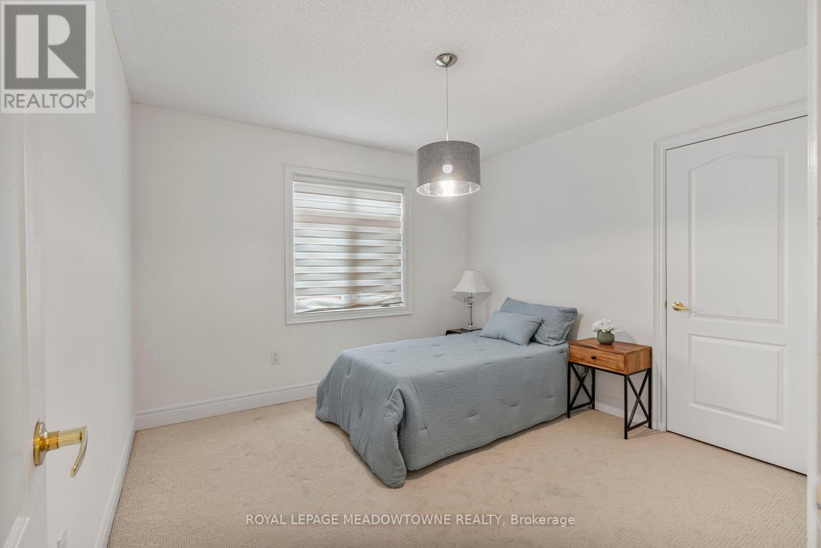 












33 NOVA SCOTIA ROAD

,
Brampton,




Ontario
L6Y5K6

