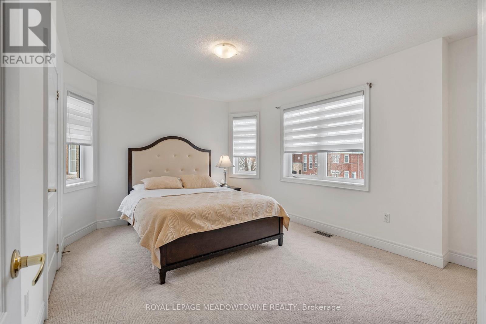 












33 NOVA SCOTIA ROAD

,
Brampton,




Ontario
L6Y5K6

