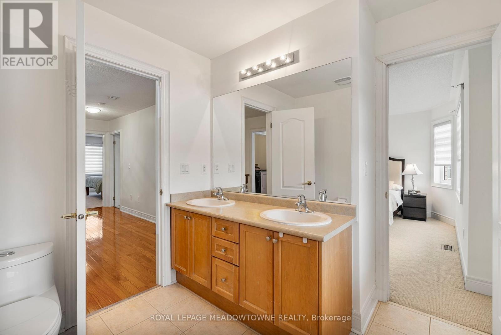 












33 NOVA SCOTIA ROAD

,
Brampton,




Ontario
L6Y5K6

