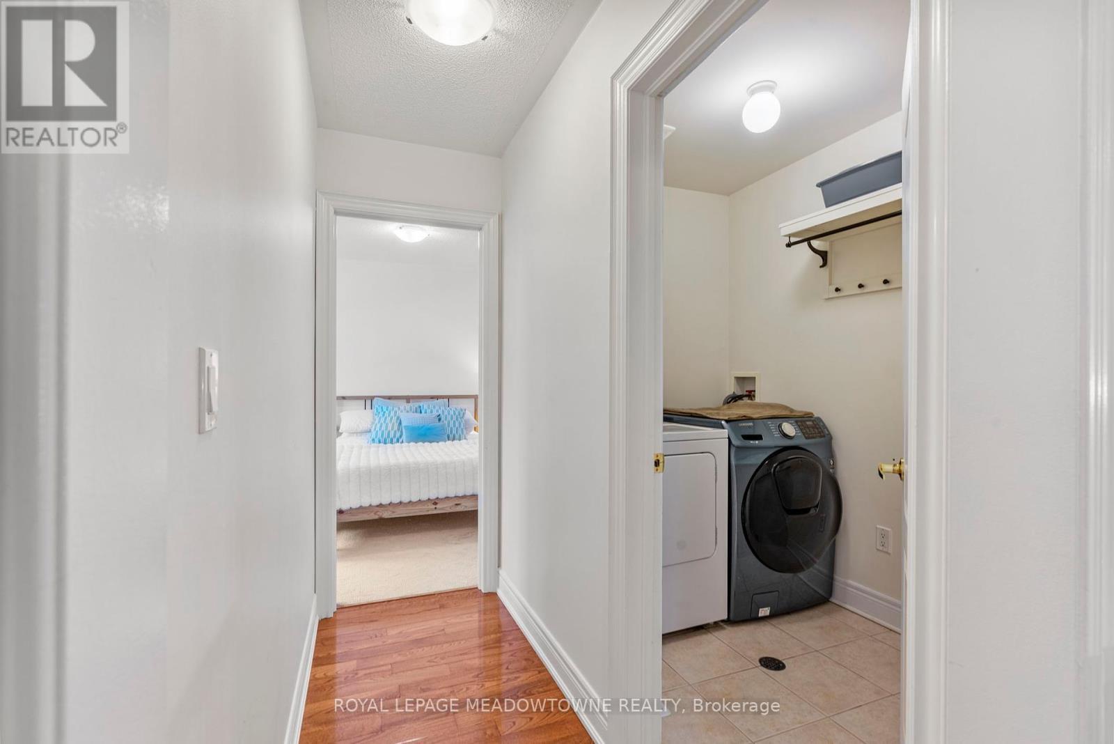












33 NOVA SCOTIA ROAD

,
Brampton,




Ontario
L6Y5K6

