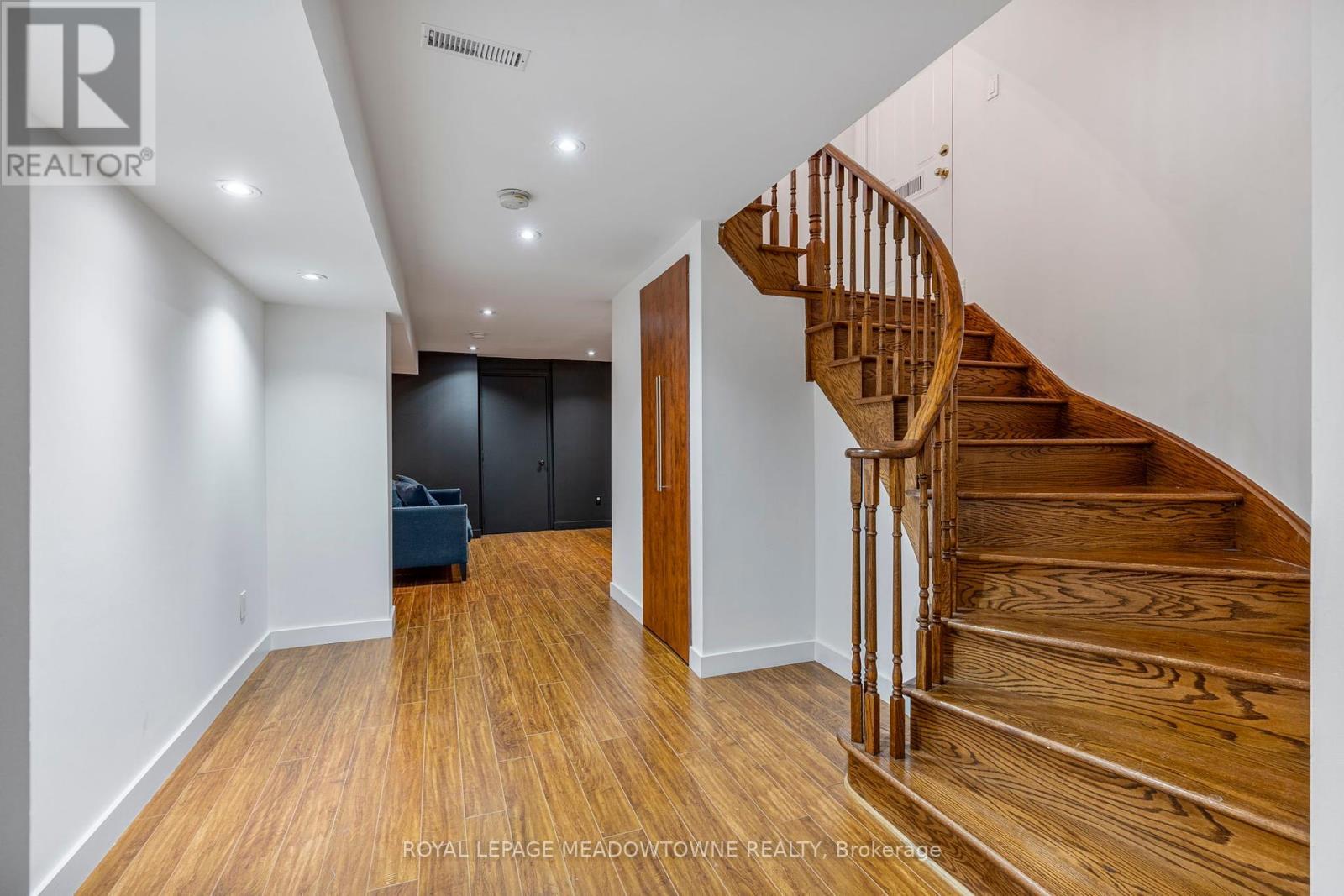 












33 NOVA SCOTIA ROAD

,
Brampton,




Ontario
L6Y5K6

