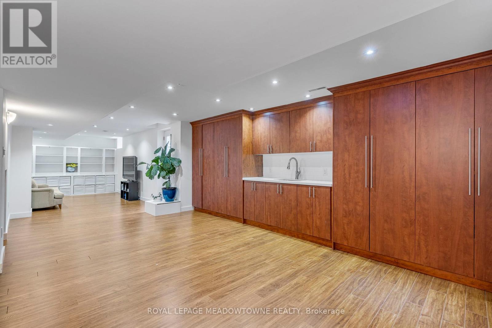 












33 NOVA SCOTIA ROAD

,
Brampton,




Ontario
L6Y5K6

