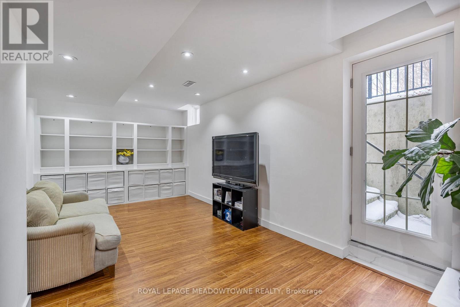 












33 NOVA SCOTIA ROAD

,
Brampton,




Ontario
L6Y5K6

