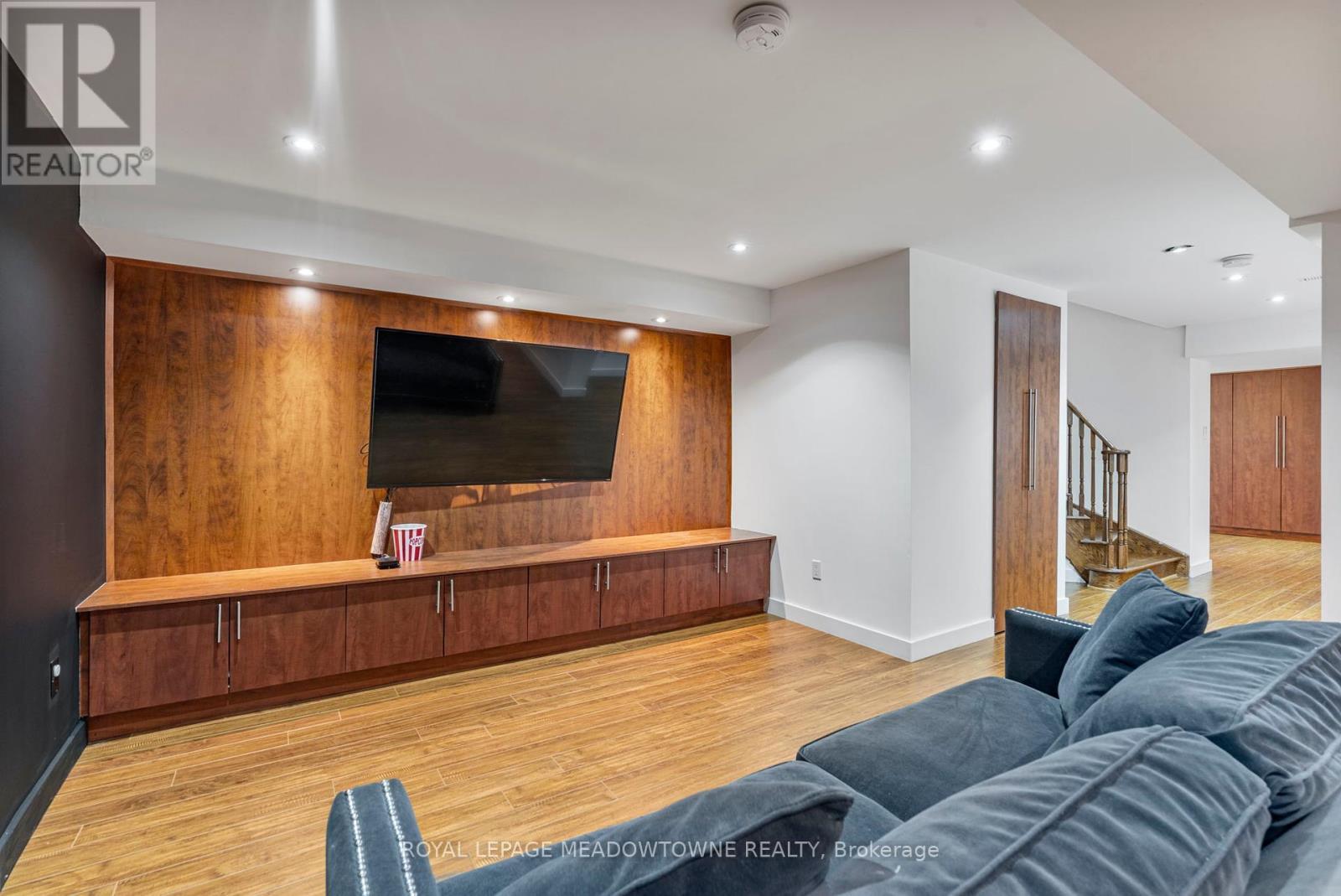 












33 NOVA SCOTIA ROAD

,
Brampton,




Ontario
L6Y5K6

