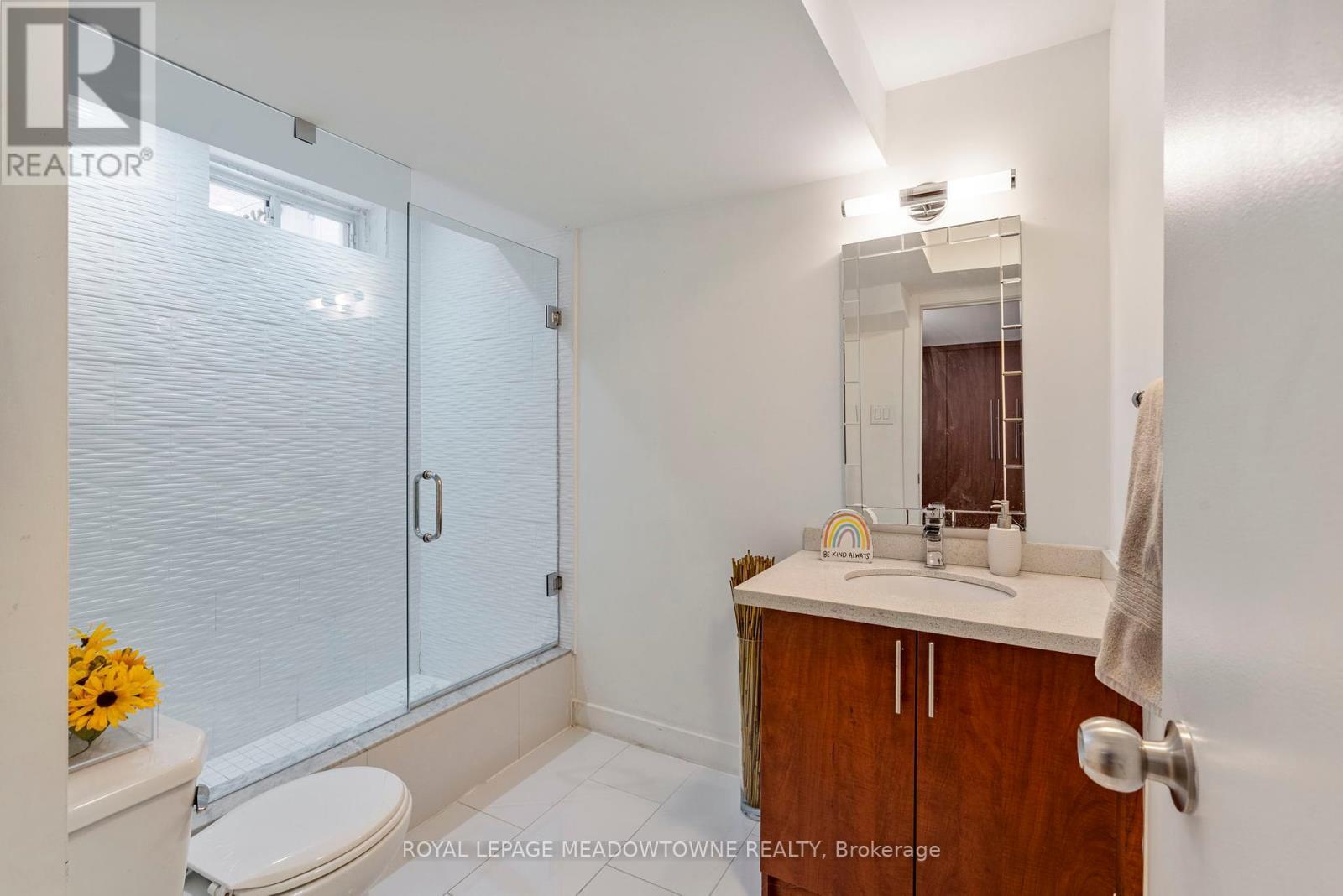 












33 NOVA SCOTIA ROAD

,
Brampton,




Ontario
L6Y5K6

