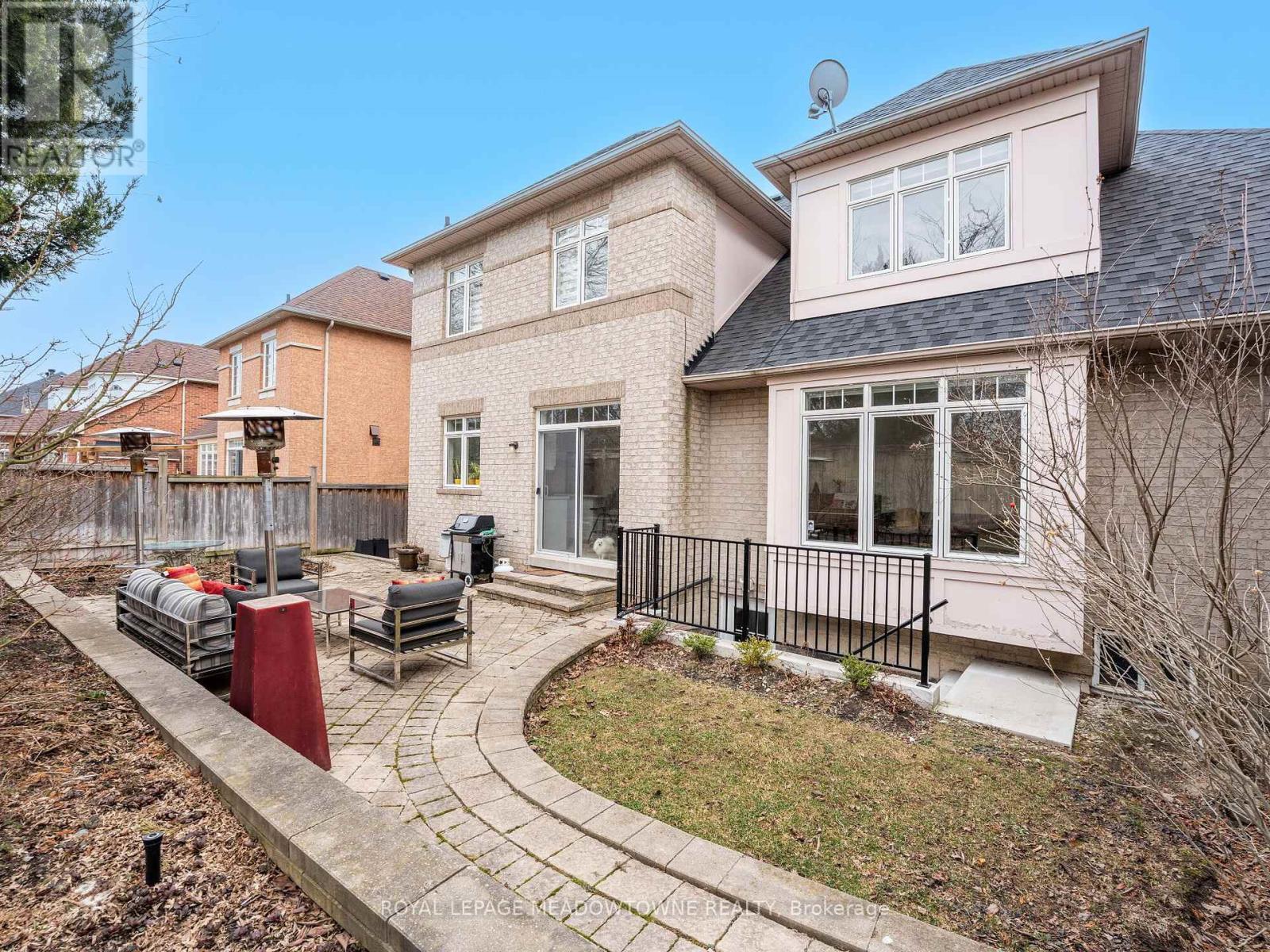 












33 NOVA SCOTIA ROAD

,
Brampton,




Ontario
L6Y5K6

