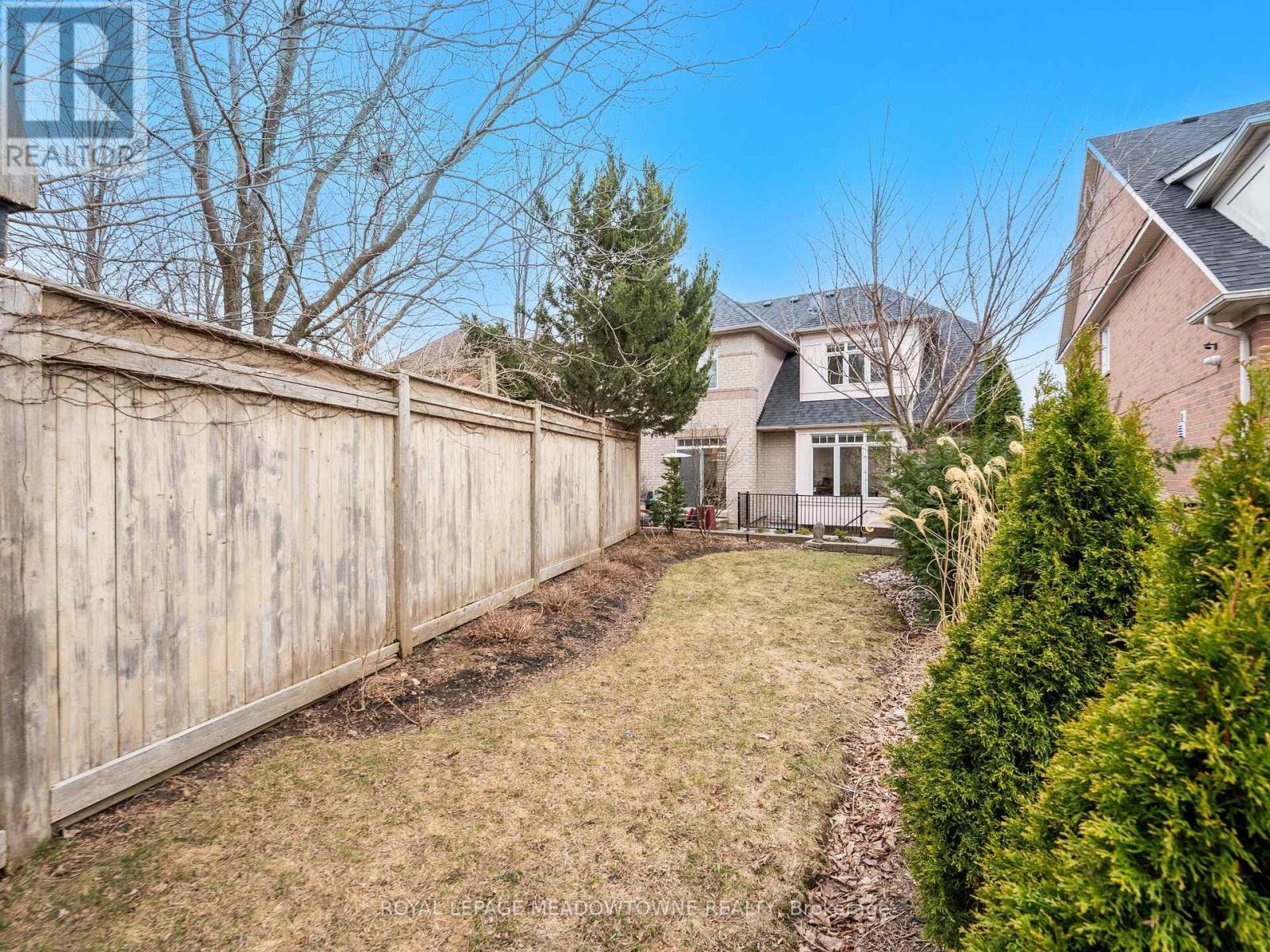 












33 NOVA SCOTIA ROAD

,
Brampton,




Ontario
L6Y5K6

