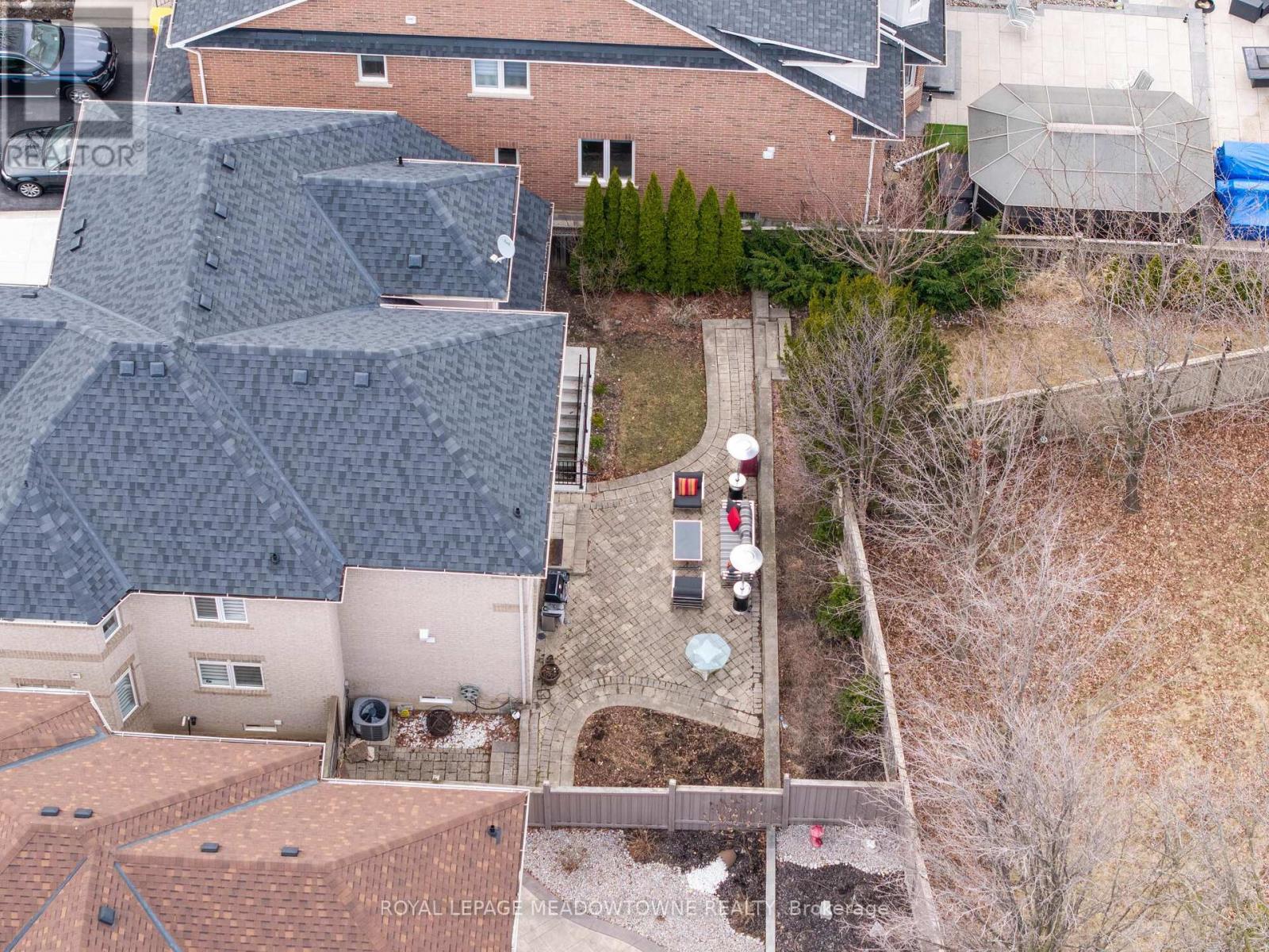 












33 NOVA SCOTIA ROAD

,
Brampton,




Ontario
L6Y5K6

