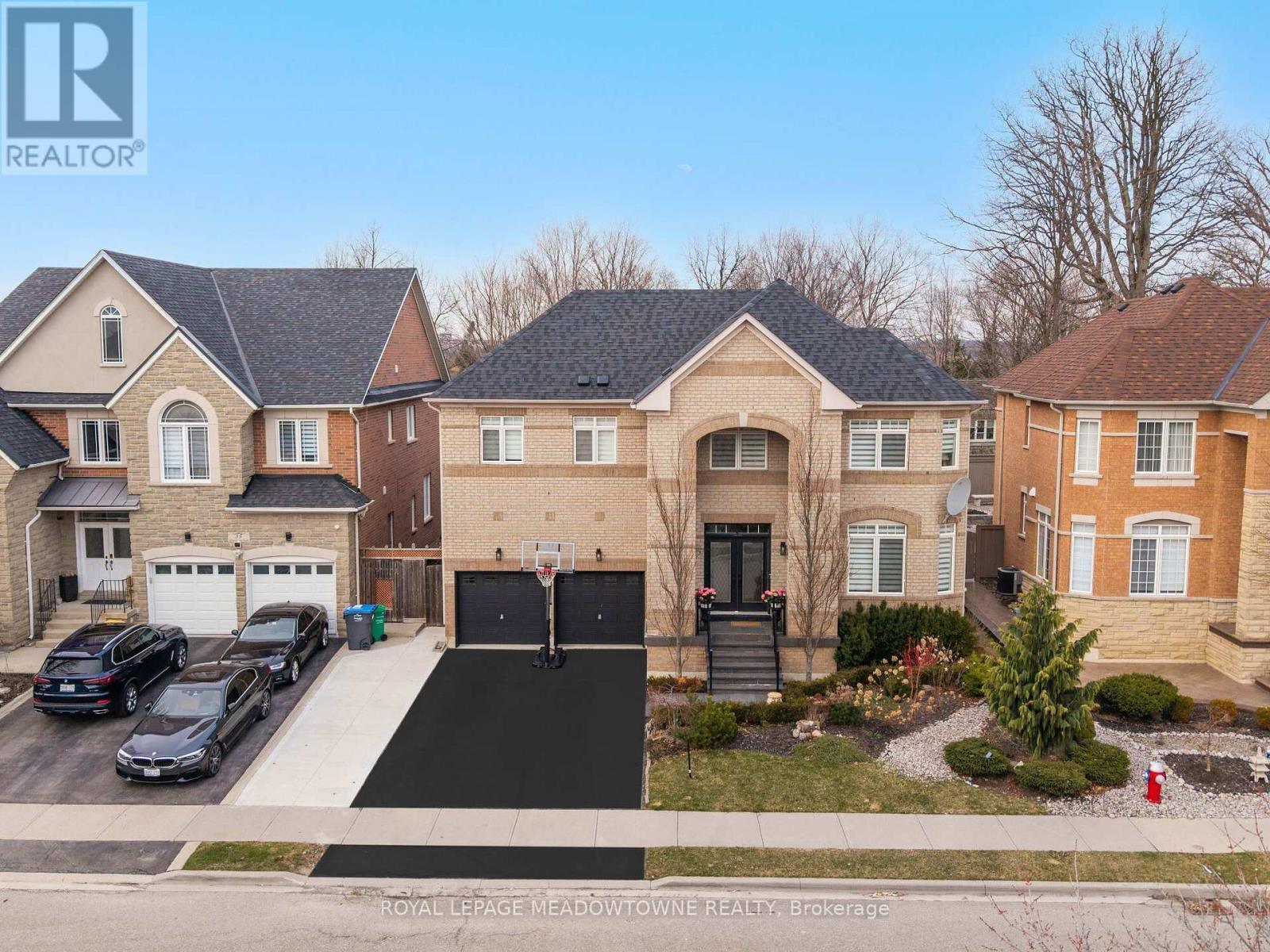 












33 NOVA SCOTIA ROAD

,
Brampton,




Ontario
L6Y5K6

