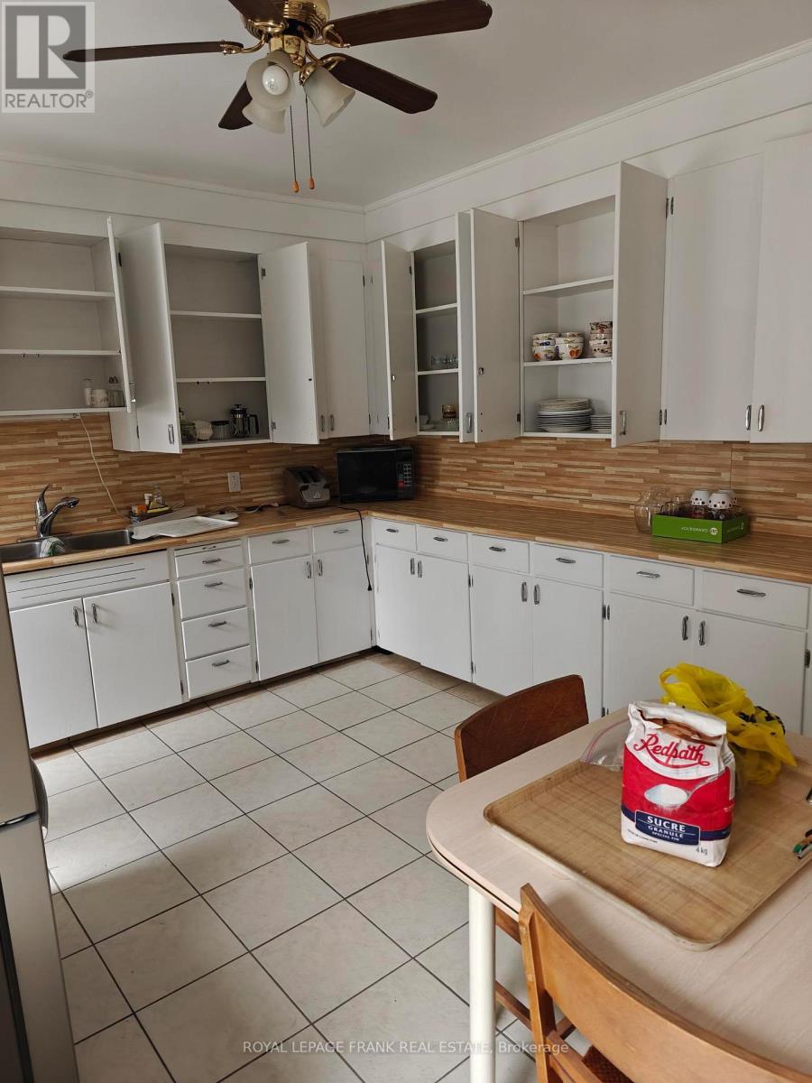 












ROOM #1 - 374 CENTRAL PARK BOULEVARD S

,
Oshawa (Central),




Ontario
L1H5X2

