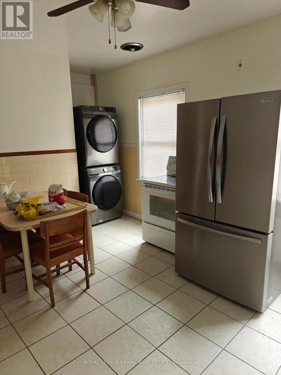 












#2 - 374 CENTRAL PARK BOULEVARD S

,
Oshawa (Central),




Ontario
L1H5X2

