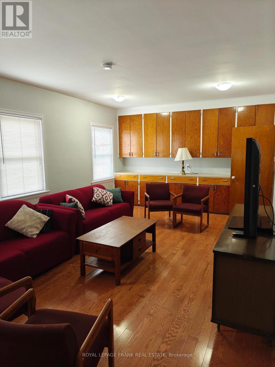 












#2 - 374 CENTRAL PARK BOULEVARD S

,
Oshawa (Central),




Ontario
L1H5X2

