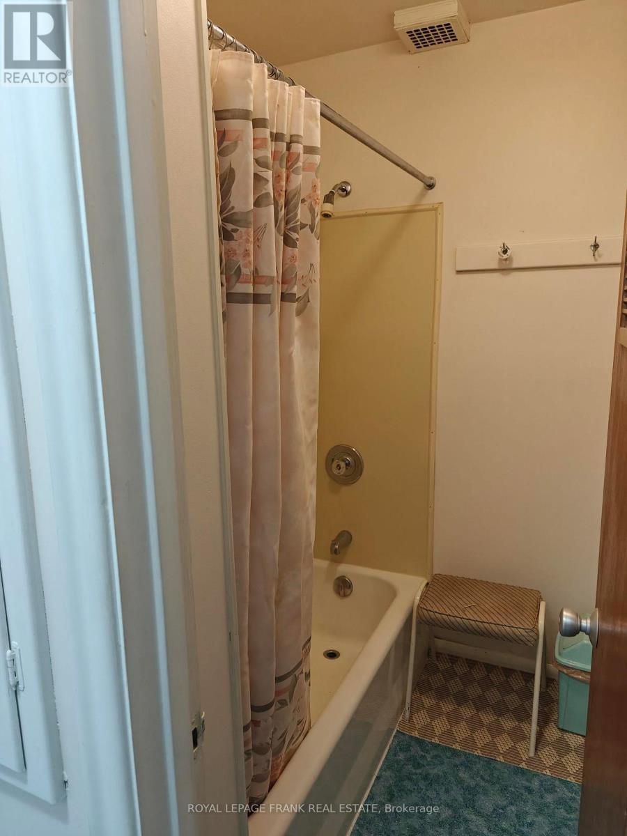 












#2 - 374 CENTRAL PARK BOULEVARD S

,
Oshawa (Central),




Ontario
L1H5X2

