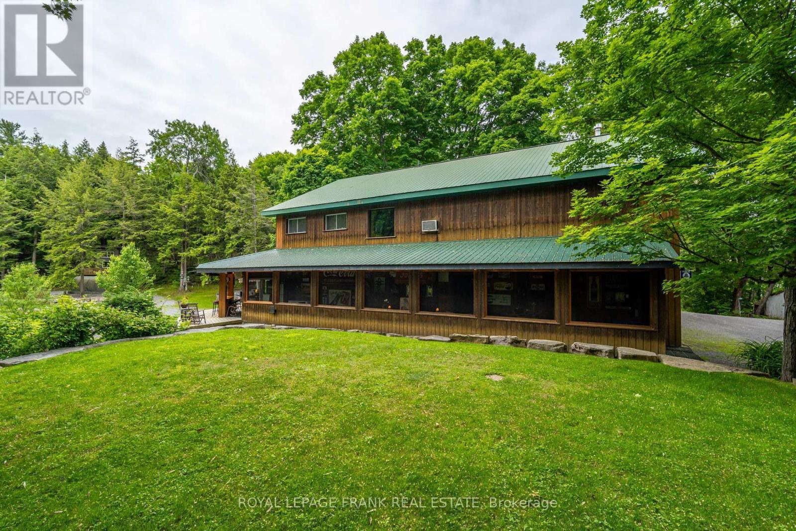 












1329 TRAPPERS LANE

,
Douro-Dummer,




Ontario
K0L2H0

