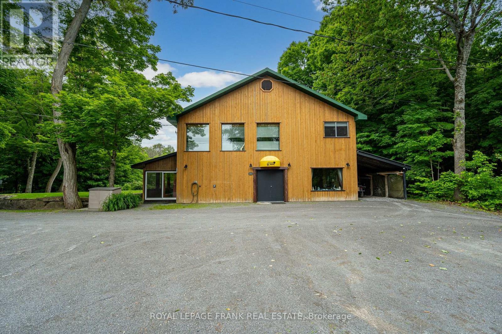 












1329 TRAPPERS LANE

,
Douro-Dummer,




Ontario
K0L2H0

