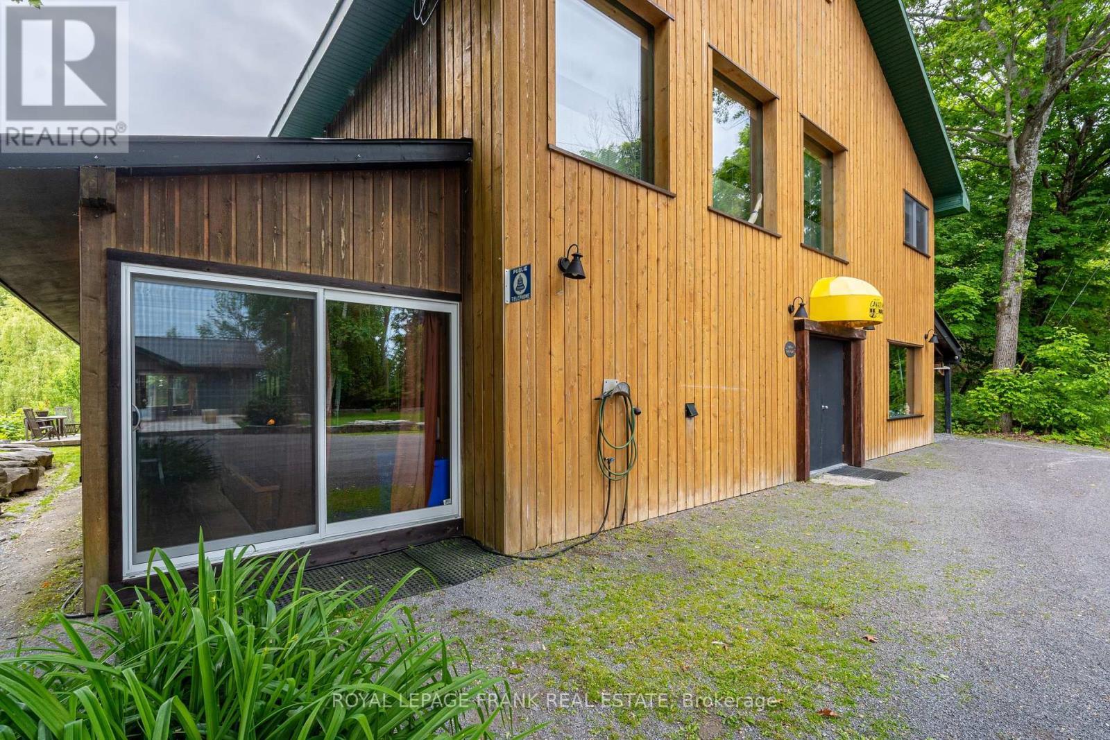 












1329 TRAPPERS LANE

,
Douro-Dummer,




Ontario
K0L2H0

