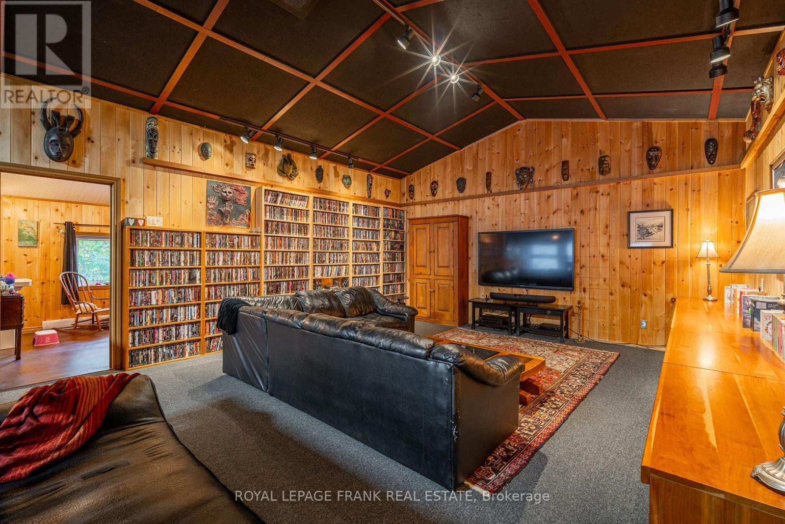 












1329 TRAPPERS LANE

,
Douro-Dummer,




Ontario
K0L2H0

