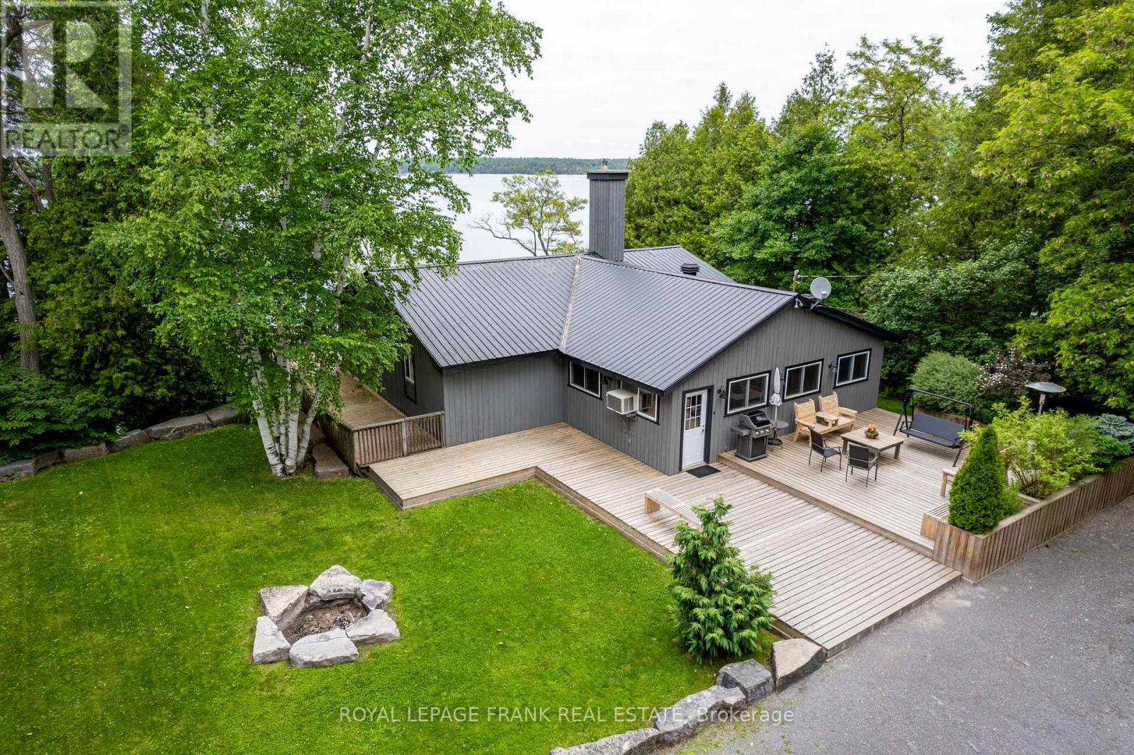 












1329 TRAPPERS LANE

,
Douro-Dummer,




Ontario
K0L2H0

