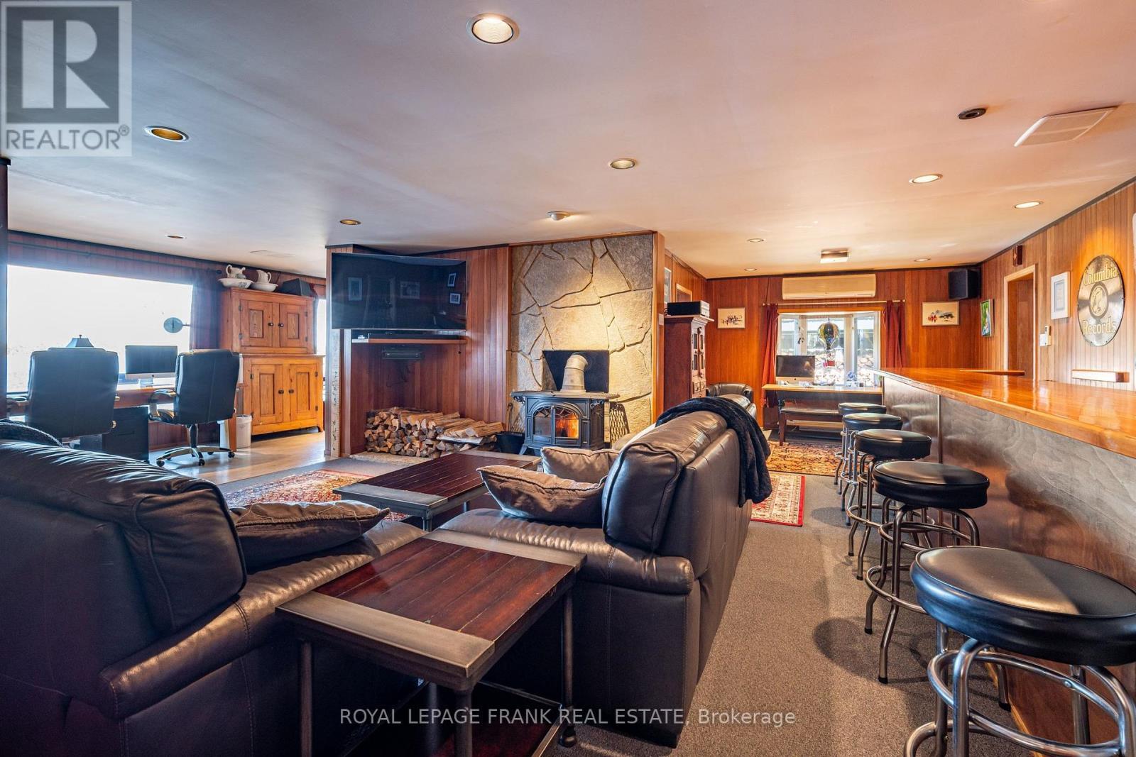 












1329 TRAPPERS LANE

,
Douro-Dummer,




Ontario
K0L2H0

