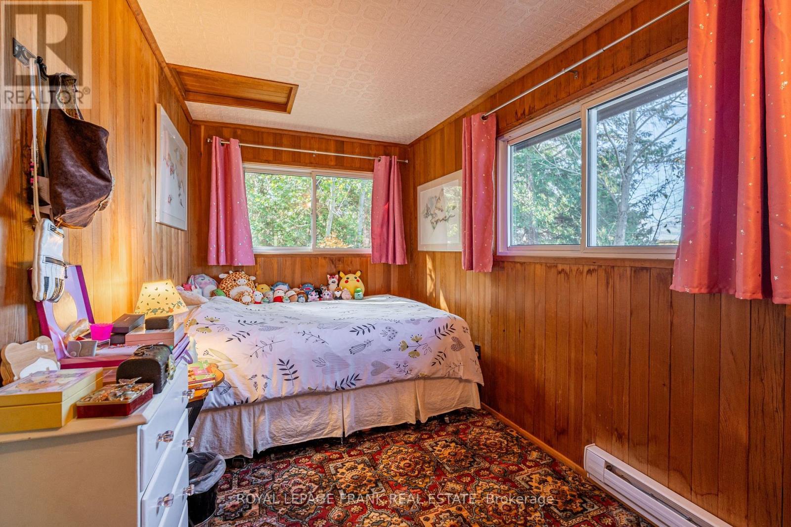 












1329 TRAPPERS LANE

,
Douro-Dummer,




Ontario
K0L2H0

