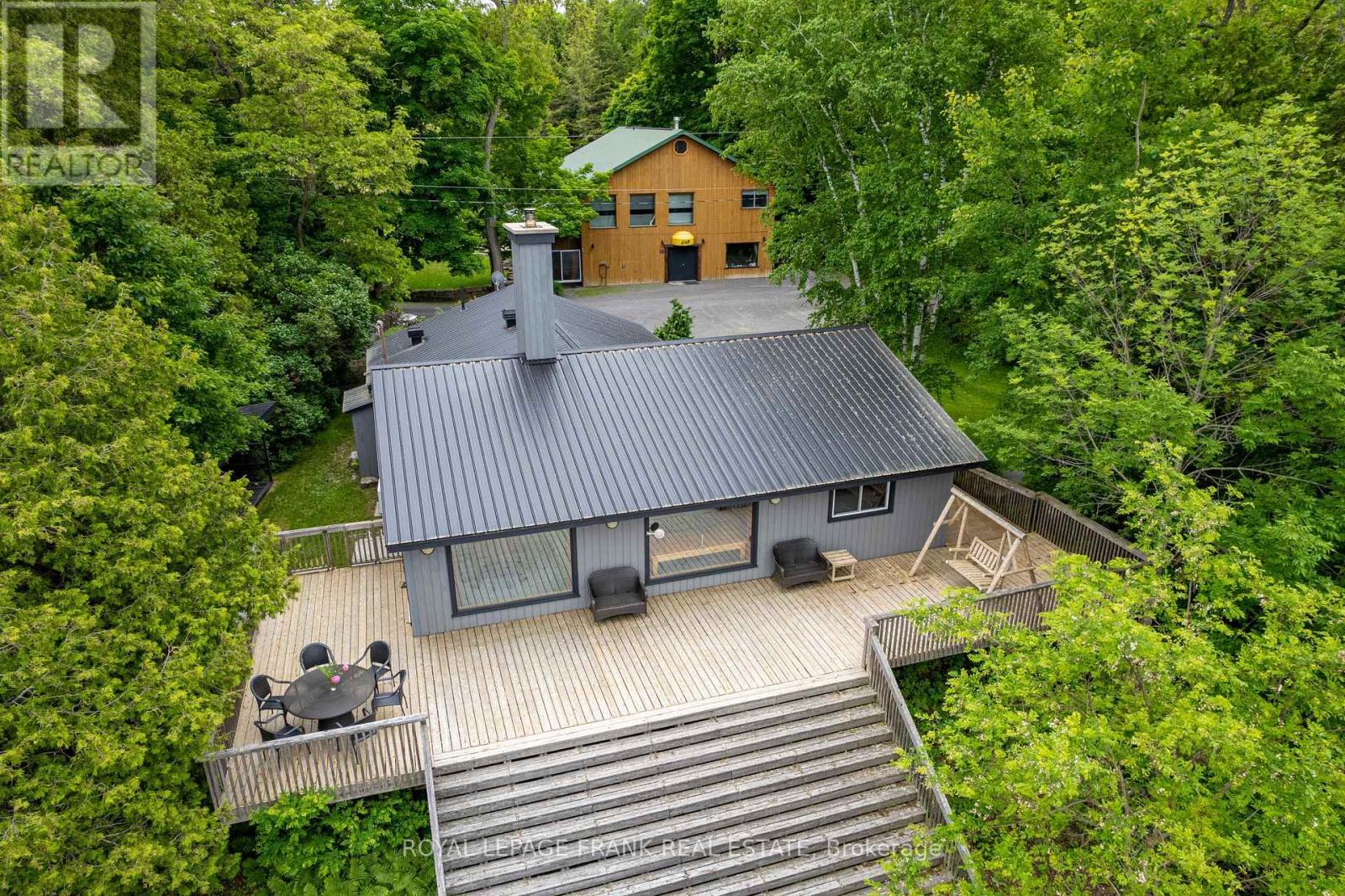 












1329 TRAPPERS LANE

,
Douro-Dummer,




Ontario
K0L2H0

