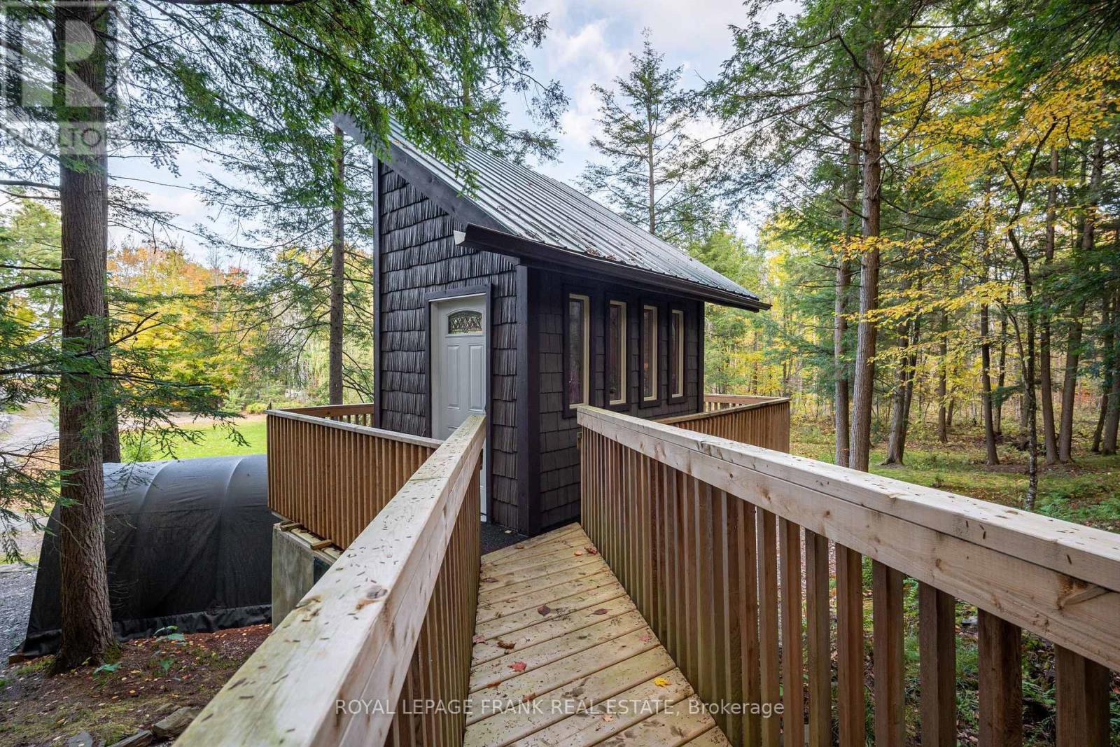 












1329 TRAPPERS LANE

,
Douro-Dummer,




Ontario
K0L2H0

