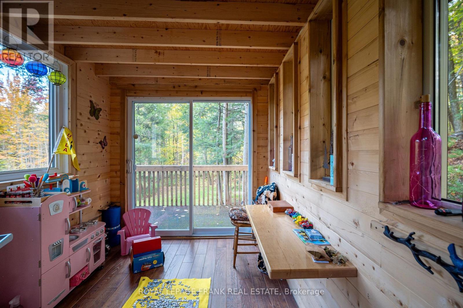 












1329 TRAPPERS LANE

,
Douro-Dummer,




Ontario
K0L2H0

