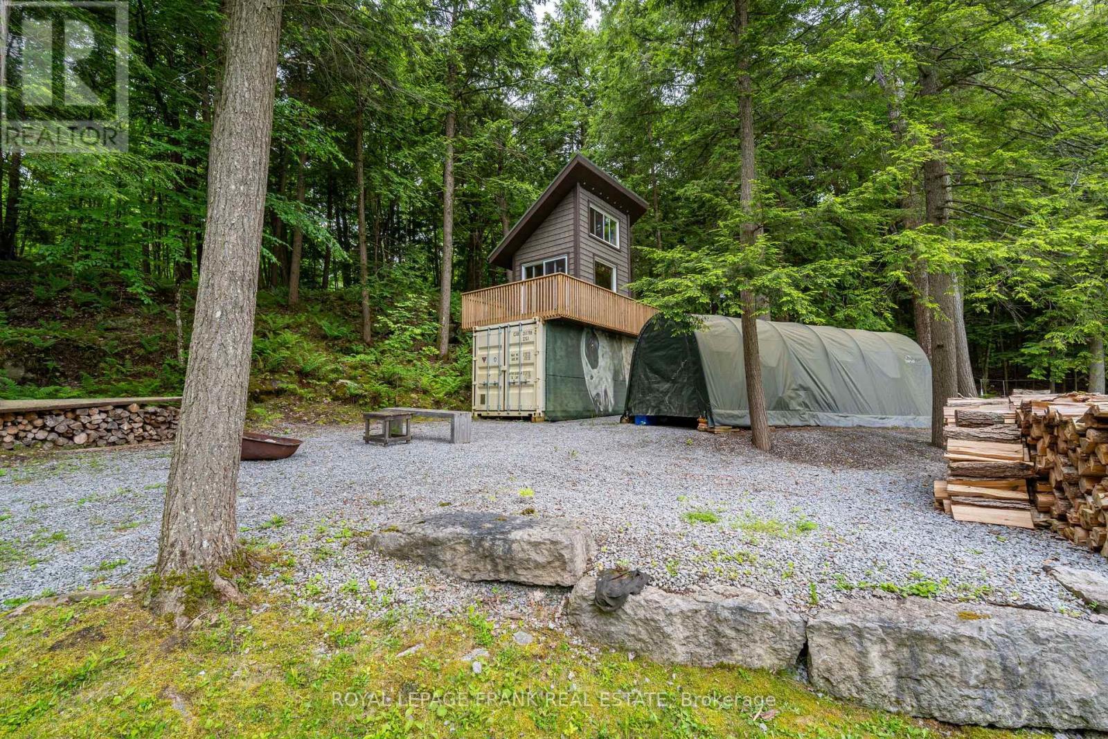 












1329 TRAPPERS LANE

,
Douro-Dummer,




Ontario
K0L2H0

