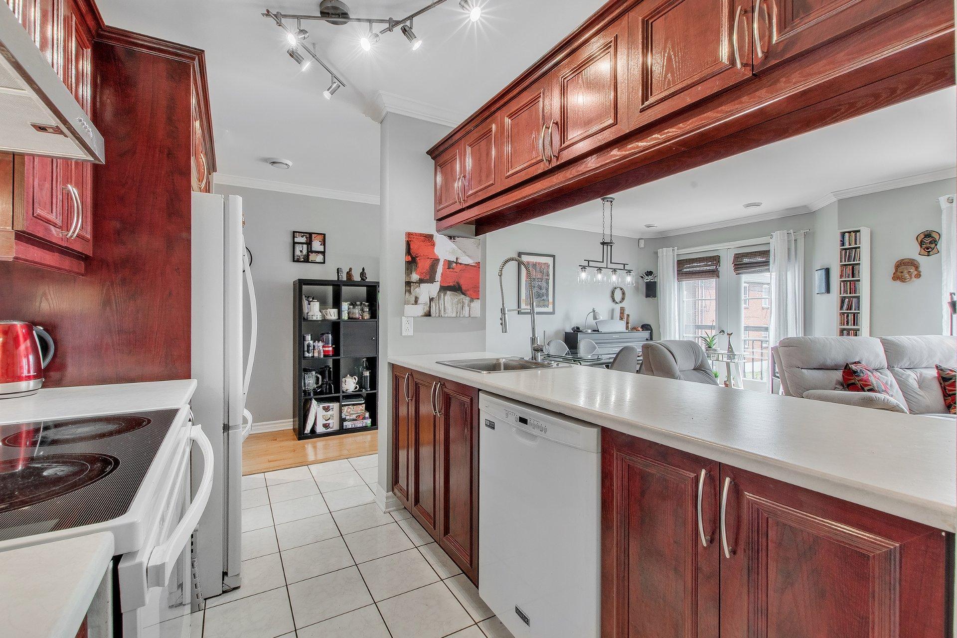 









575


Rue St-Pierre

,
Terrebonne (Terrebonne),




QC
J6W1C5

