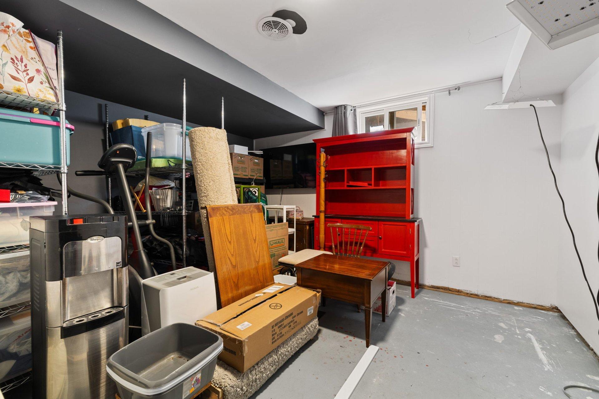 









15


Rue Moncion

,
Gatineau (Hull),




QC
J9A1K4

