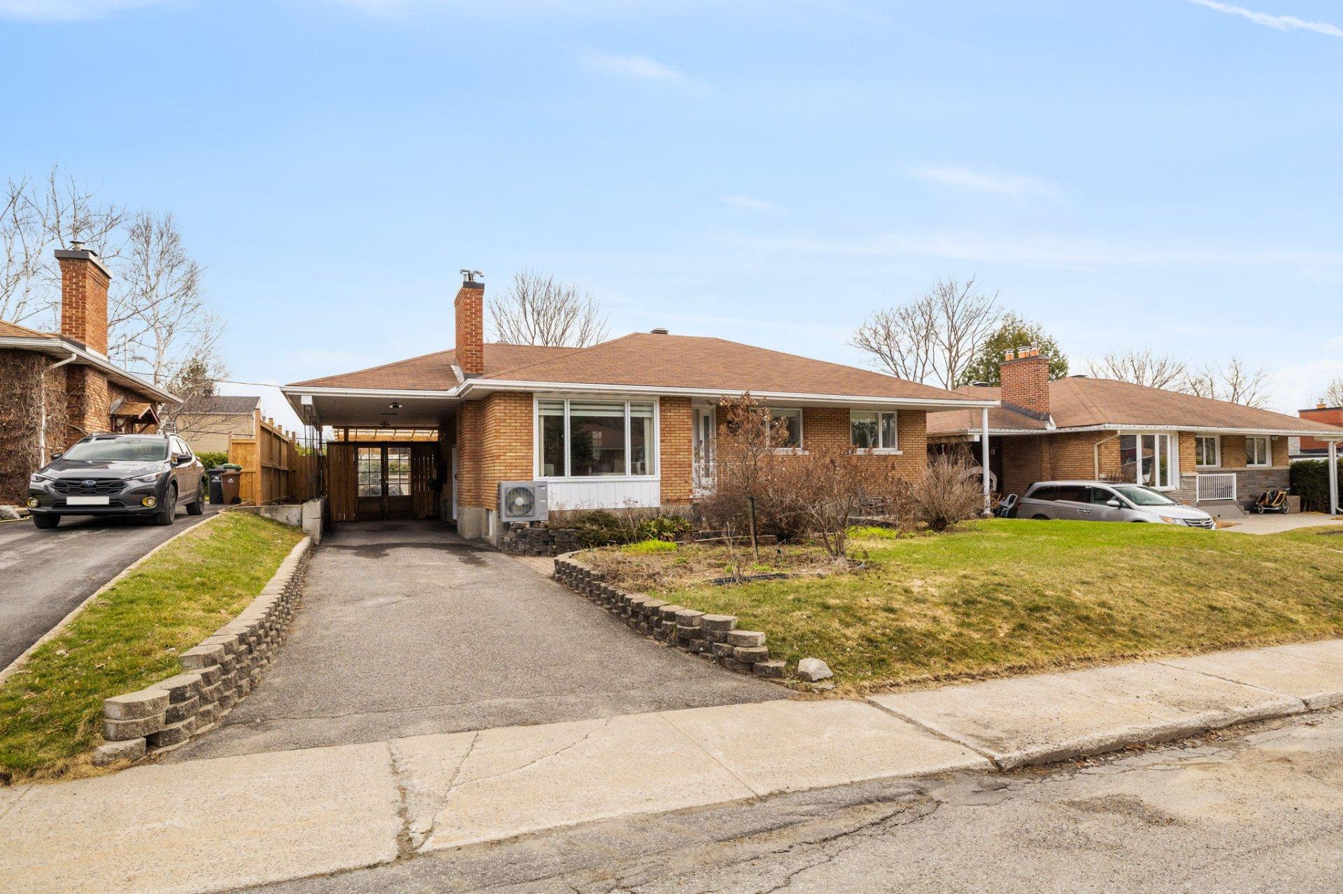 









15


Rue Moncion

,
Gatineau (Hull),




QC
J9A1K4

