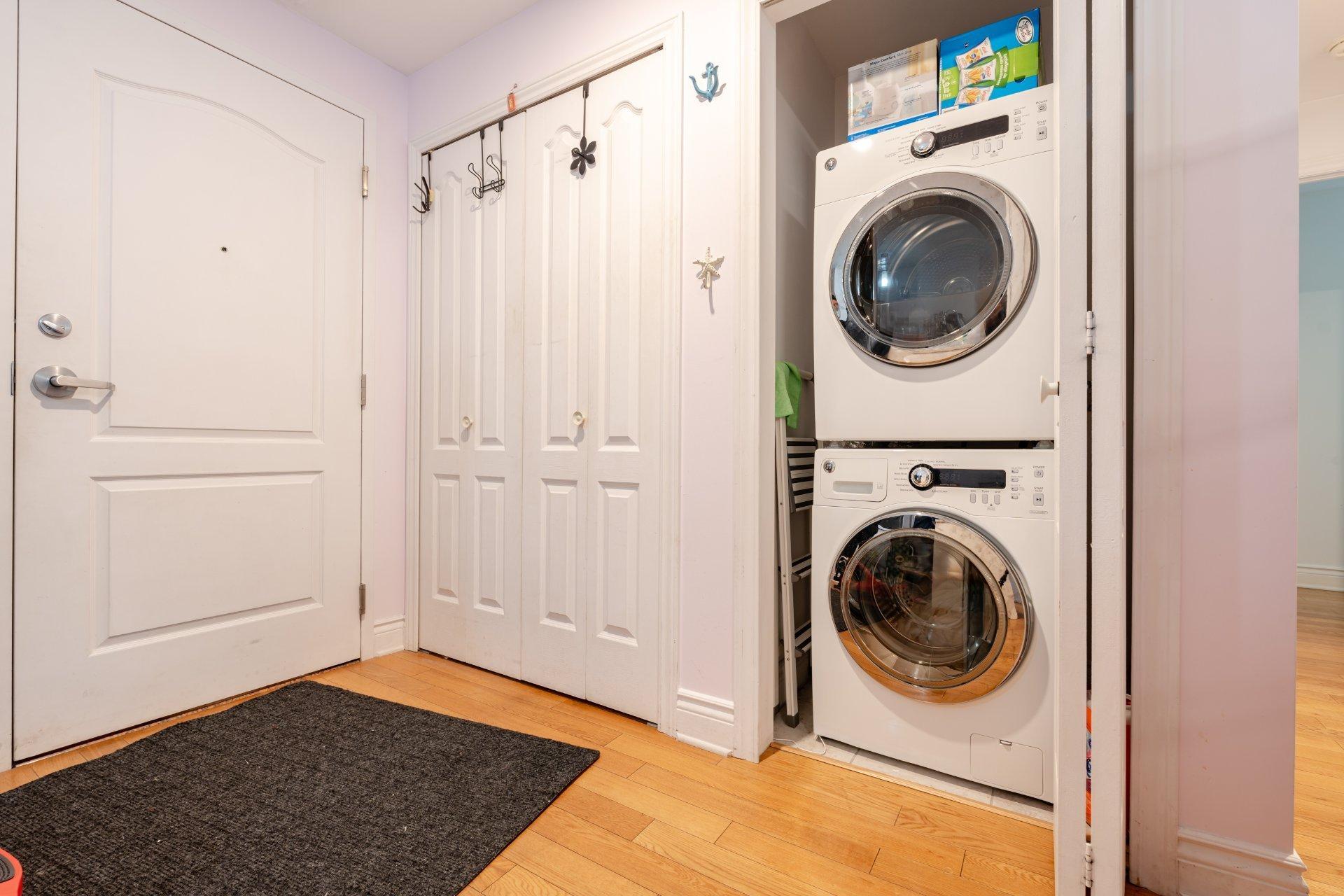 









995


Rue Jules-Poitras

, 308,
Montréal (Saint-Laurent),




QC
H4N3M2


