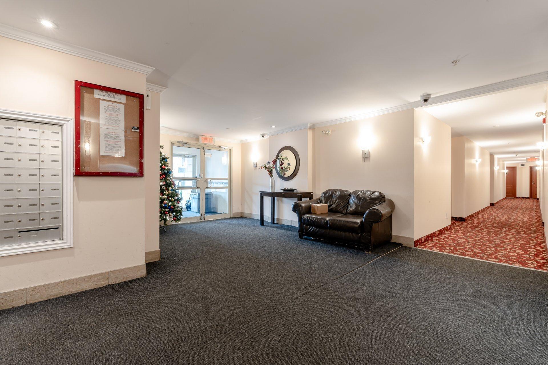 









995


Rue Jules-Poitras

, 308,
Montréal (Saint-Laurent),




QC
H4N3M2

