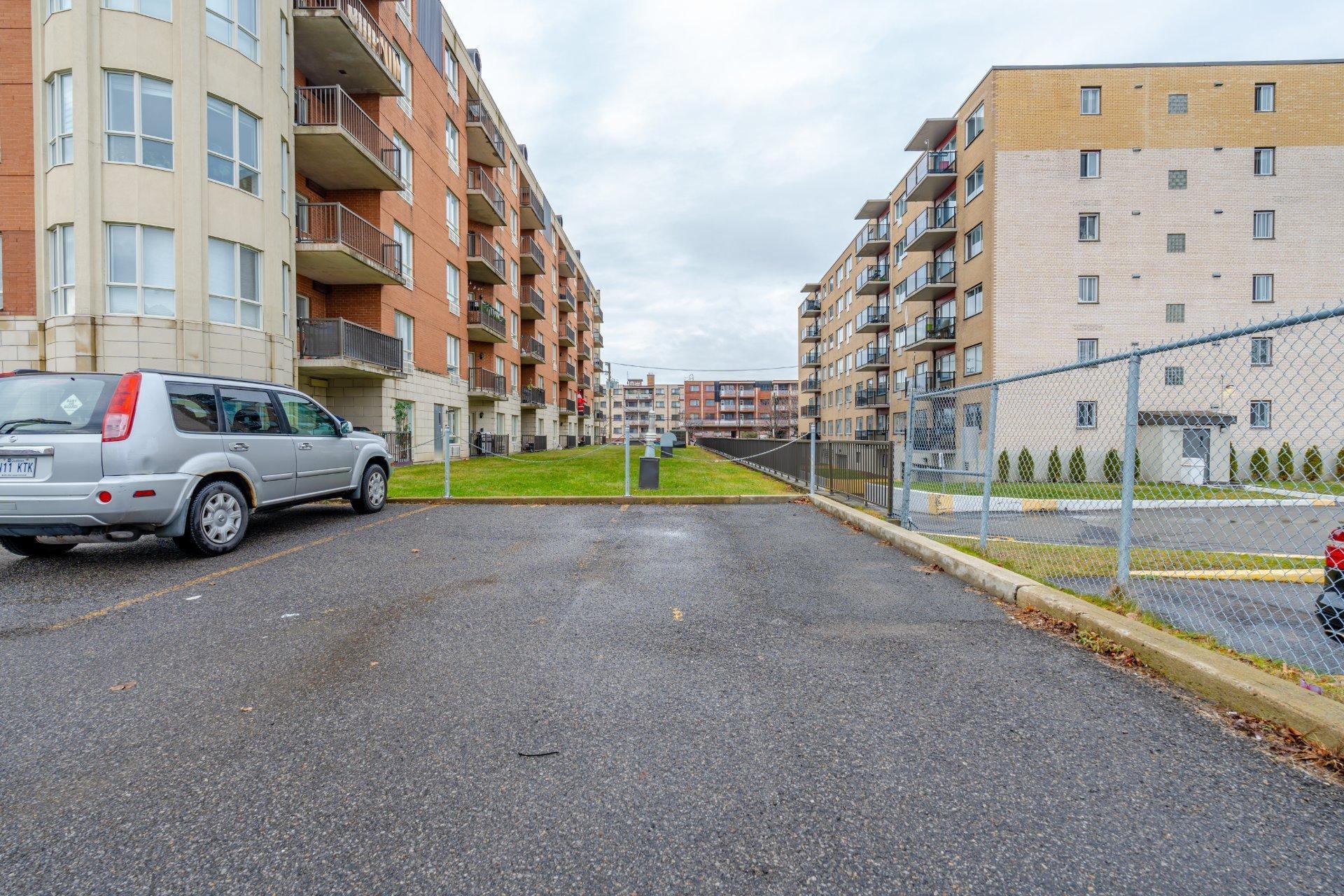 









995


Rue Jules-Poitras

, 308,
Montréal (Saint-Laurent),




QC
H4N3M2

