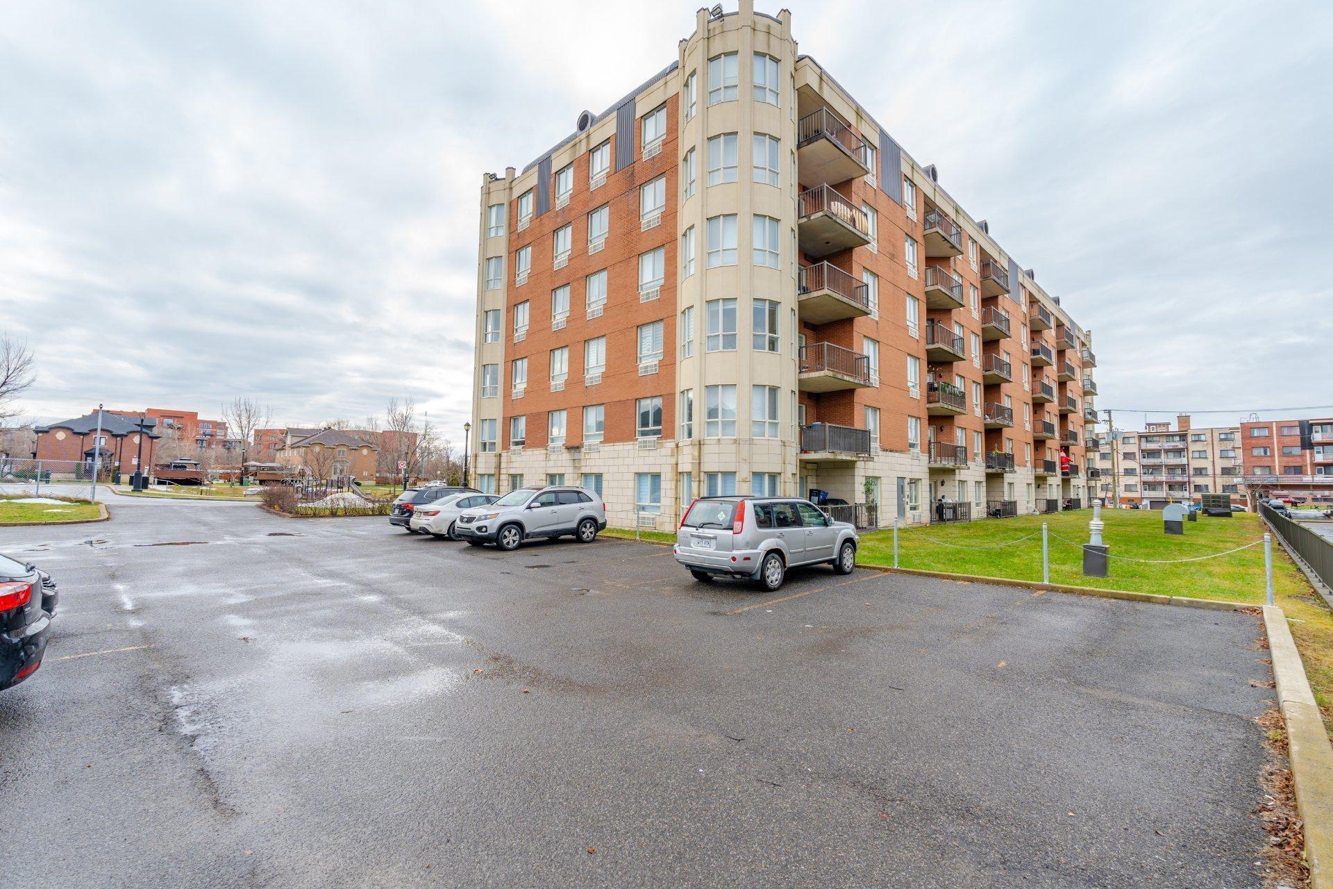 









995


Rue Jules-Poitras

, 308,
Montréal (Saint-Laurent),




QC
H4N3M2

