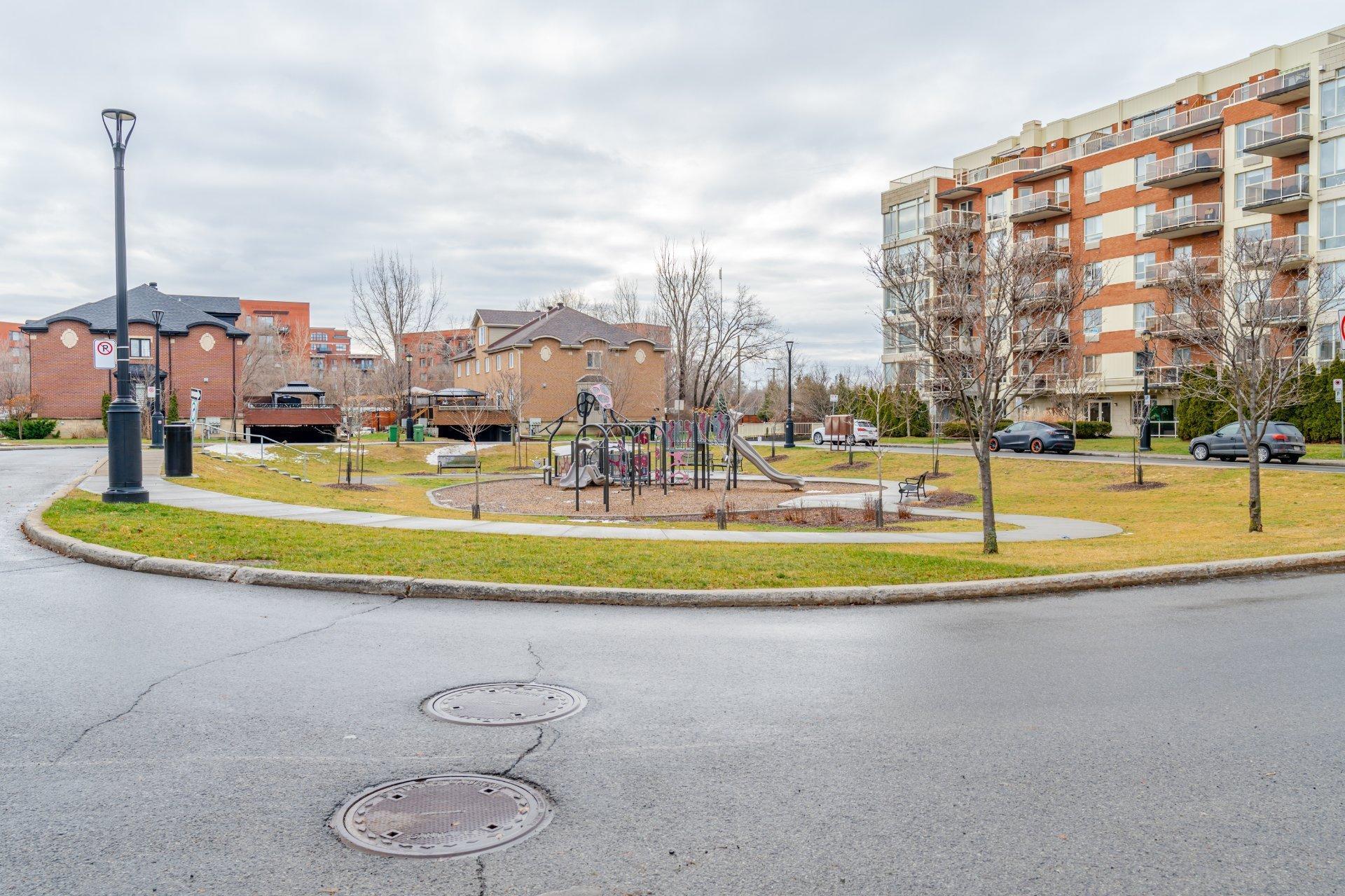 









995


Rue Jules-Poitras

, 308,
Montréal (Saint-Laurent),




QC
H4N3M2

