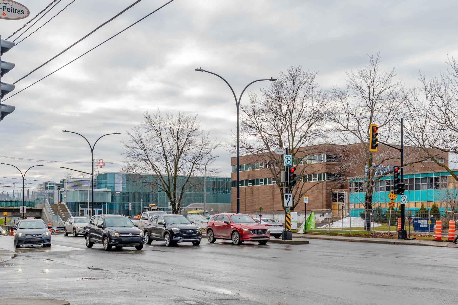 









995


Rue Jules-Poitras

, 308,
Montréal (Saint-Laurent),




QC
H4N3M2

