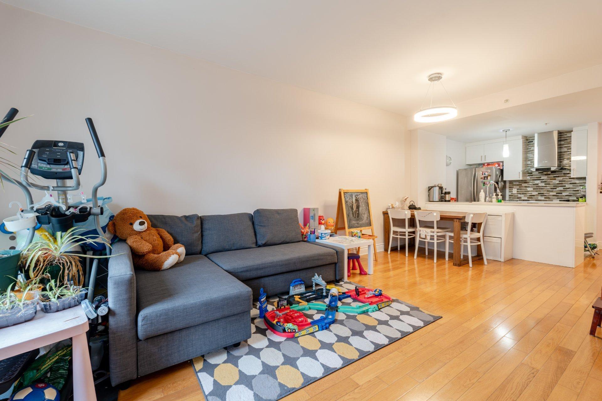 









995


Rue Jules-Poitras

, 308,
Montréal (Saint-Laurent),




QC
H4N3M2


